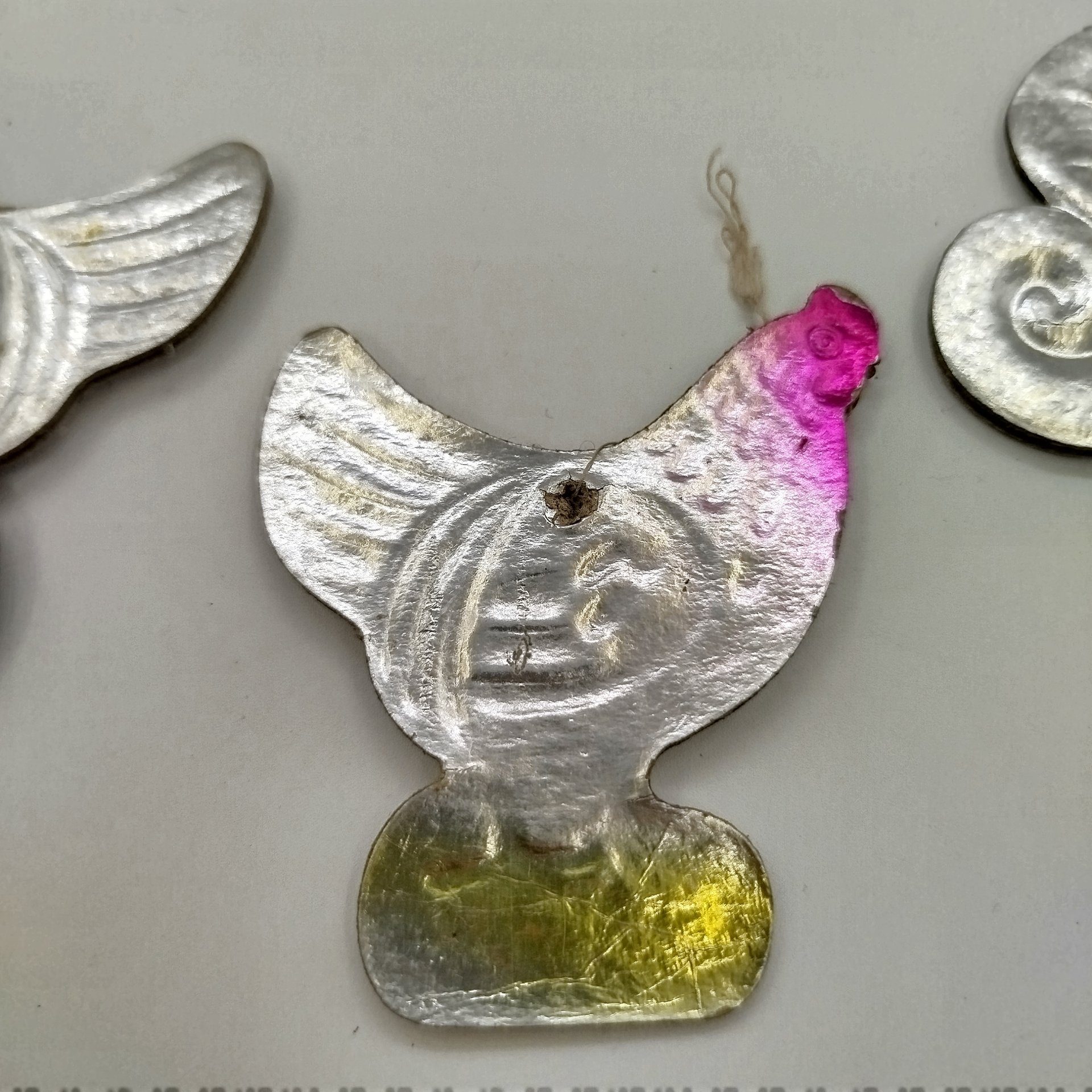 Набор из шести ёлочных игрушек различных форм, композитный материал, картон, штамповка, аэрография, СССР, 1960-1980 гг.