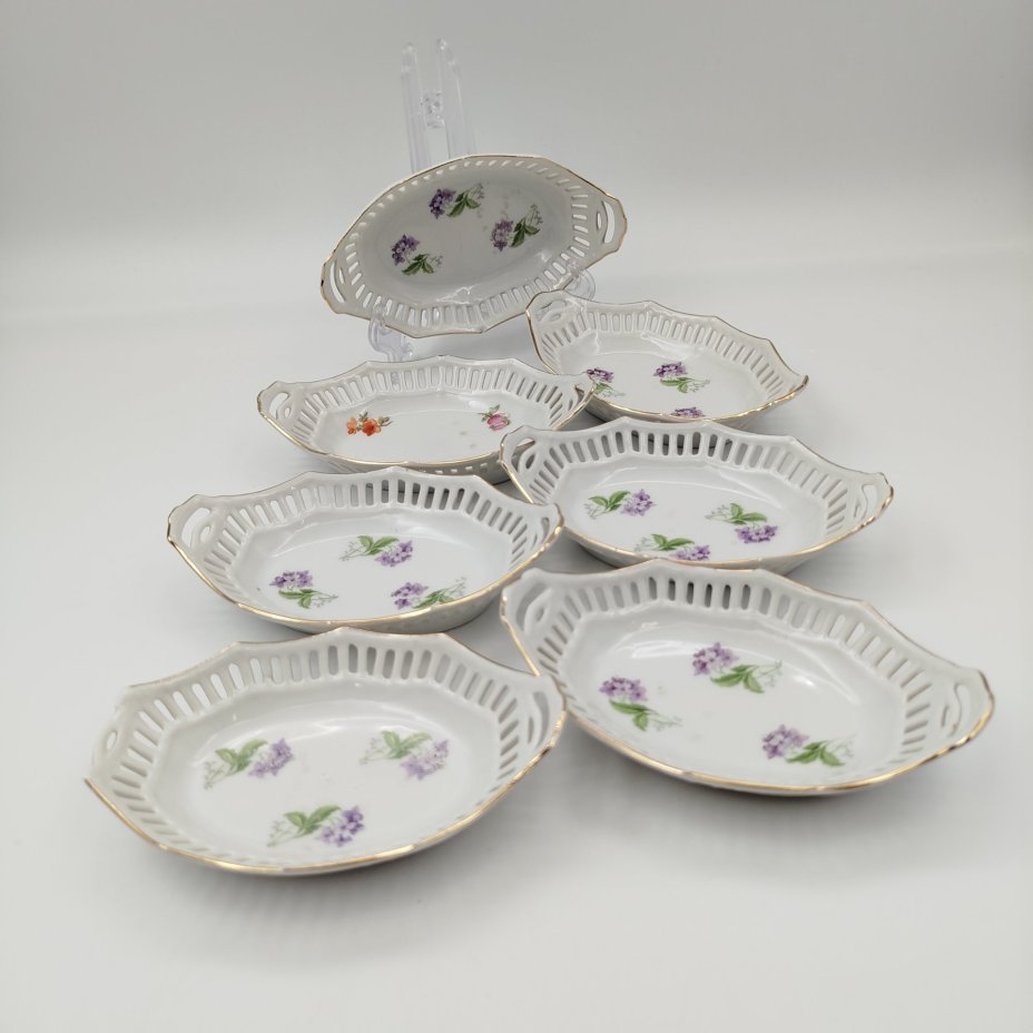 Набор из семи розеток с прорезным бортом и цветочным декором (в подборе), фарфор, деколь, золочение, Германия, 1950-1970 гг.