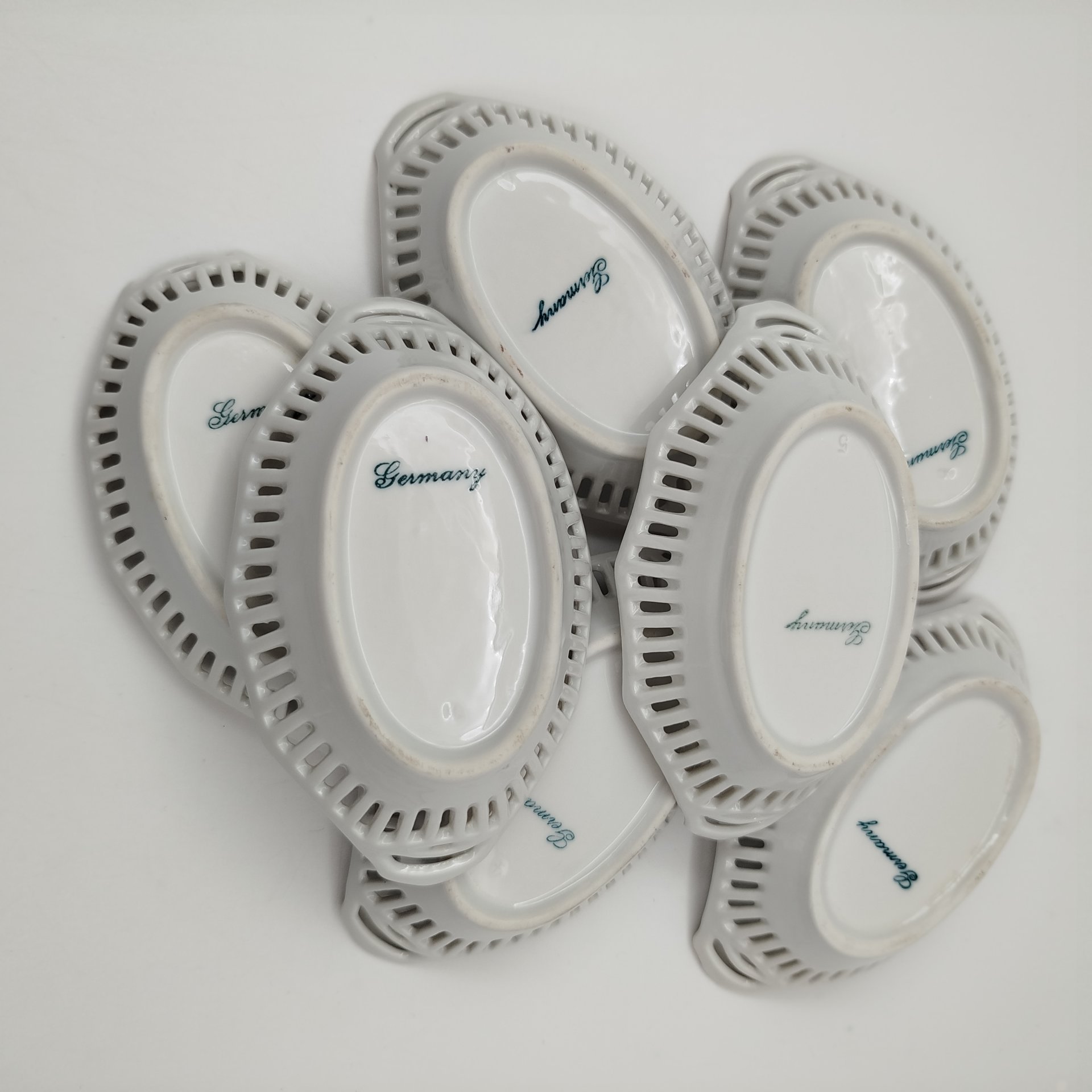 Набор из семи розеток с прорезным бортом и цветочным декором (в подборе), фарфор, деколь, золочение, Германия, 1950-1970 гг.