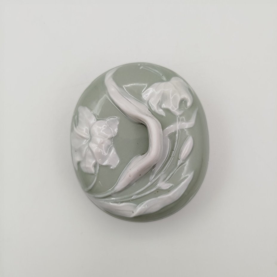 Шкатулка "Лилии", фарфор, крытье, Дмитровский фарфоровый завод (ДФЗ Вербилки), СССР, 1946-1950 гг.