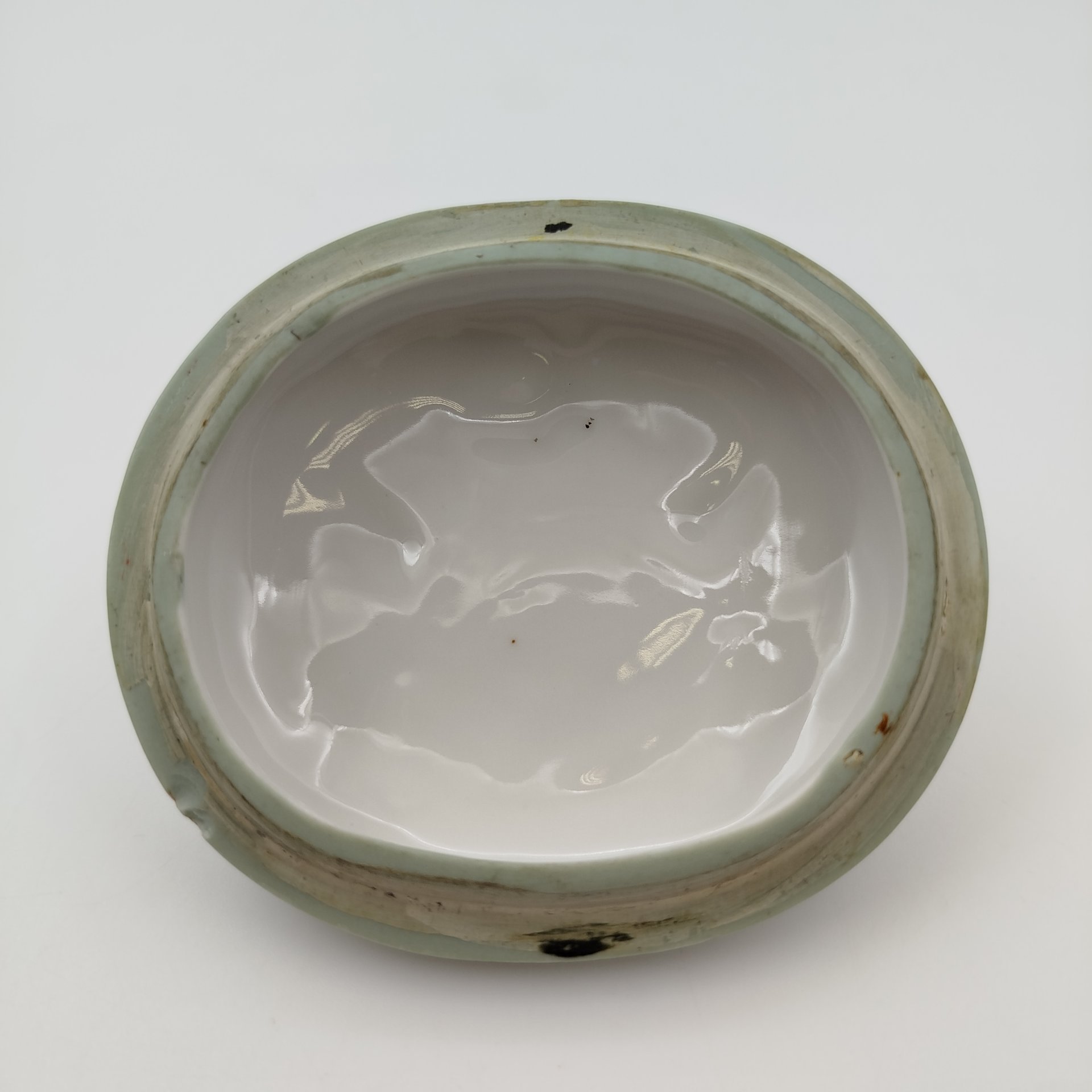 Шкатулка "Лилии", фарфор, крытье, Дмитровский фарфоровый завод (ДФЗ Вербилки), СССР, 1946-1950 гг.