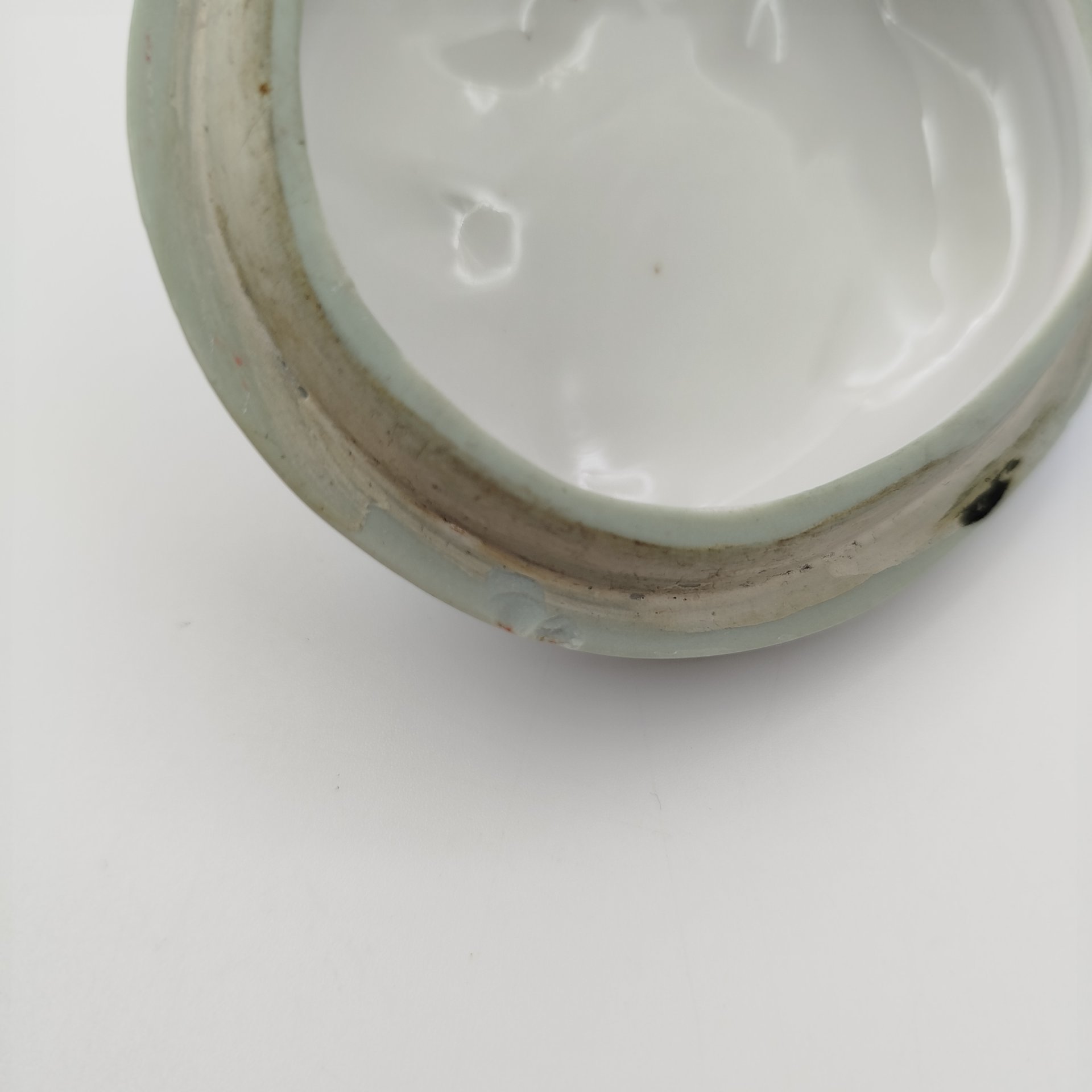 Шкатулка "Лилии", фарфор, крытье, Дмитровский фарфоровый завод (ДФЗ Вербилки), СССР, 1946-1950 гг.