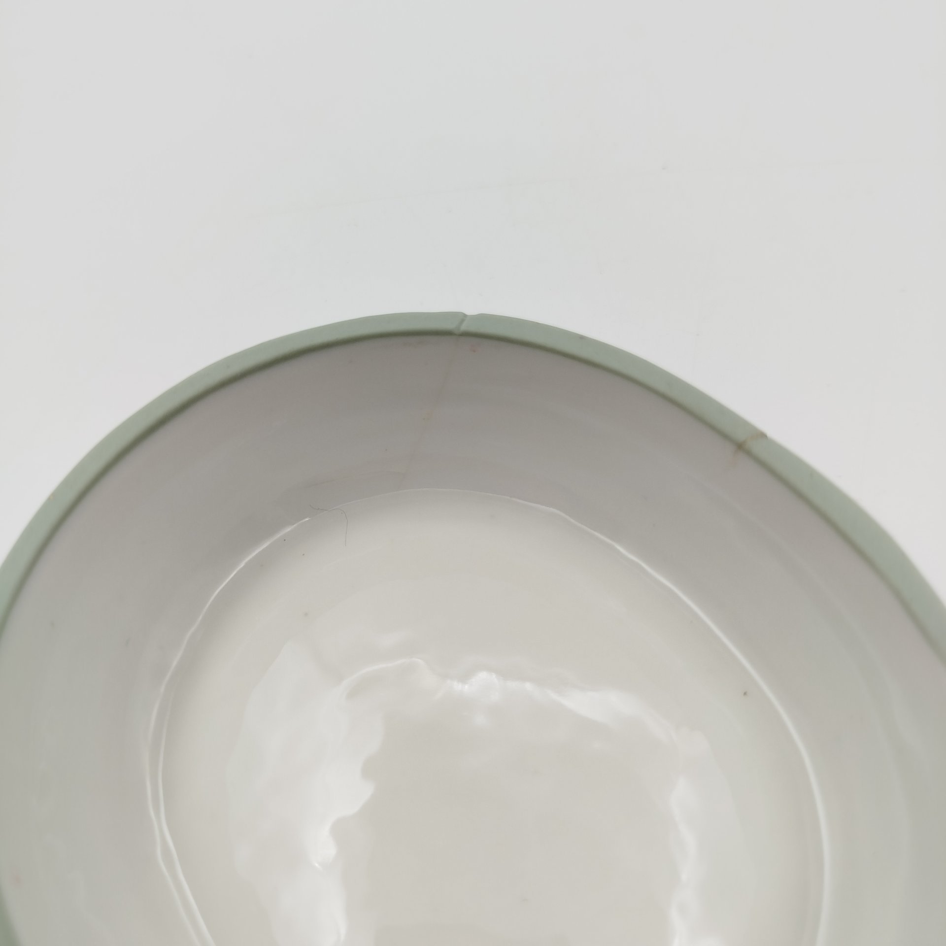 Шкатулка "Лилии", фарфор, крытье, Дмитровский фарфоровый завод (ДФЗ Вербилки), СССР, 1946-1950 гг.