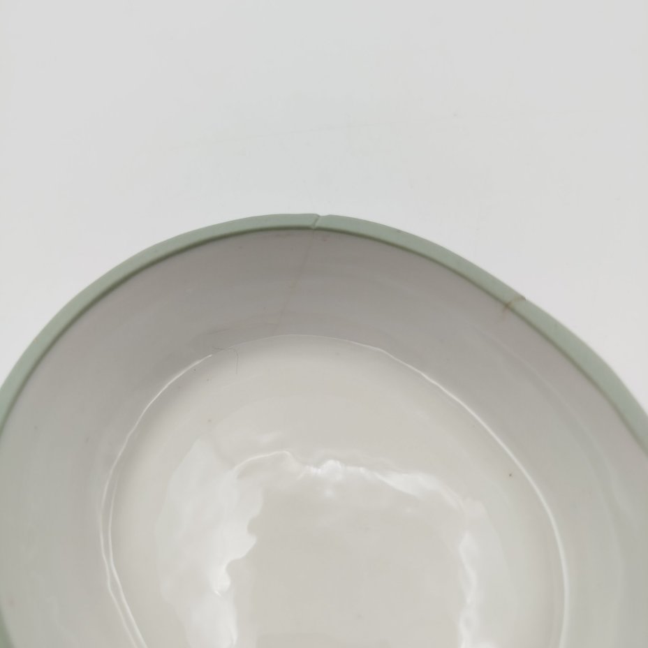 Шкатулка "Лилии", фарфор, крытье, Дмитровский фарфоровый завод (ДФЗ Вербилки), СССР, 1946-1950 гг.