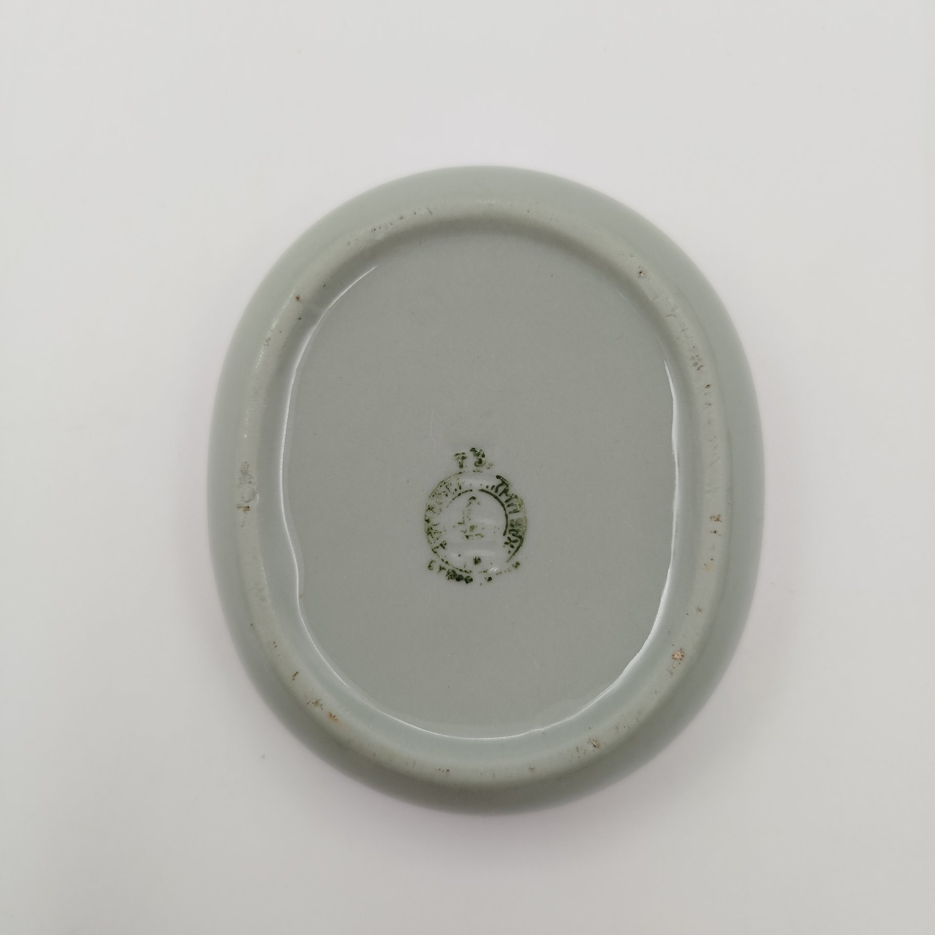 Шкатулка "Лилии", фарфор, крытье, Дмитровский фарфоровый завод (ДФЗ Вербилки), СССР, 1946-1950 гг.