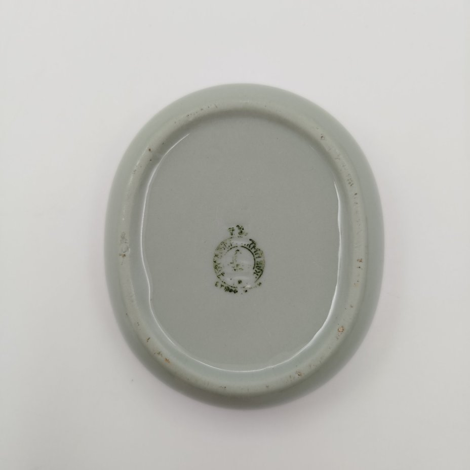 Шкатулка "Лилии", фарфор, крытье, Дмитровский фарфоровый завод (ДФЗ Вербилки), СССР, 1946-1950 гг.