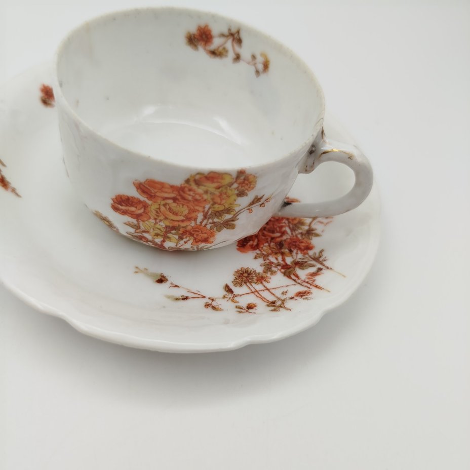 Пара кофейная с декором в виде цветов и бабочек, фарфор, деколь, золочение, Фарфоровый завод братьев Корниловых, Российская империя, 1884-1917 гг.