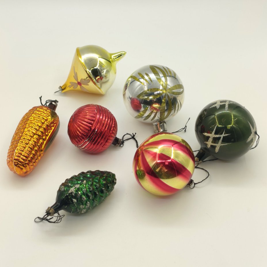Набор ёлочных игрушек различных форм и расцветок (7 шт.)