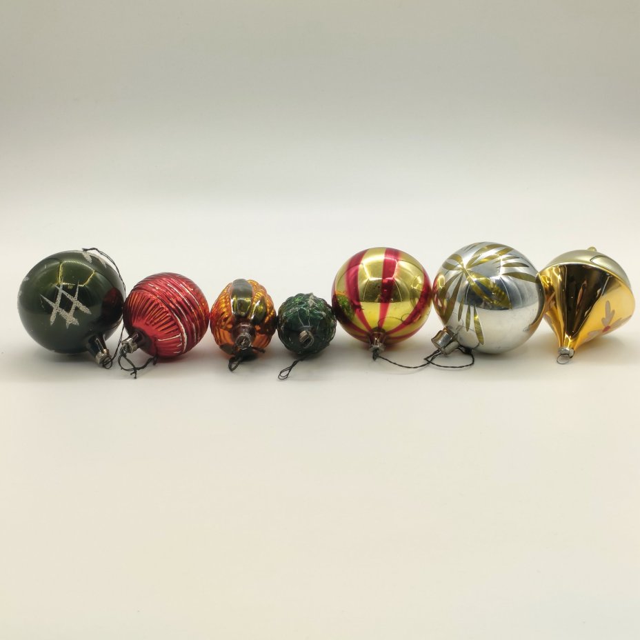 Набор ёлочных игрушек различных форм и расцветок (7 шт.)