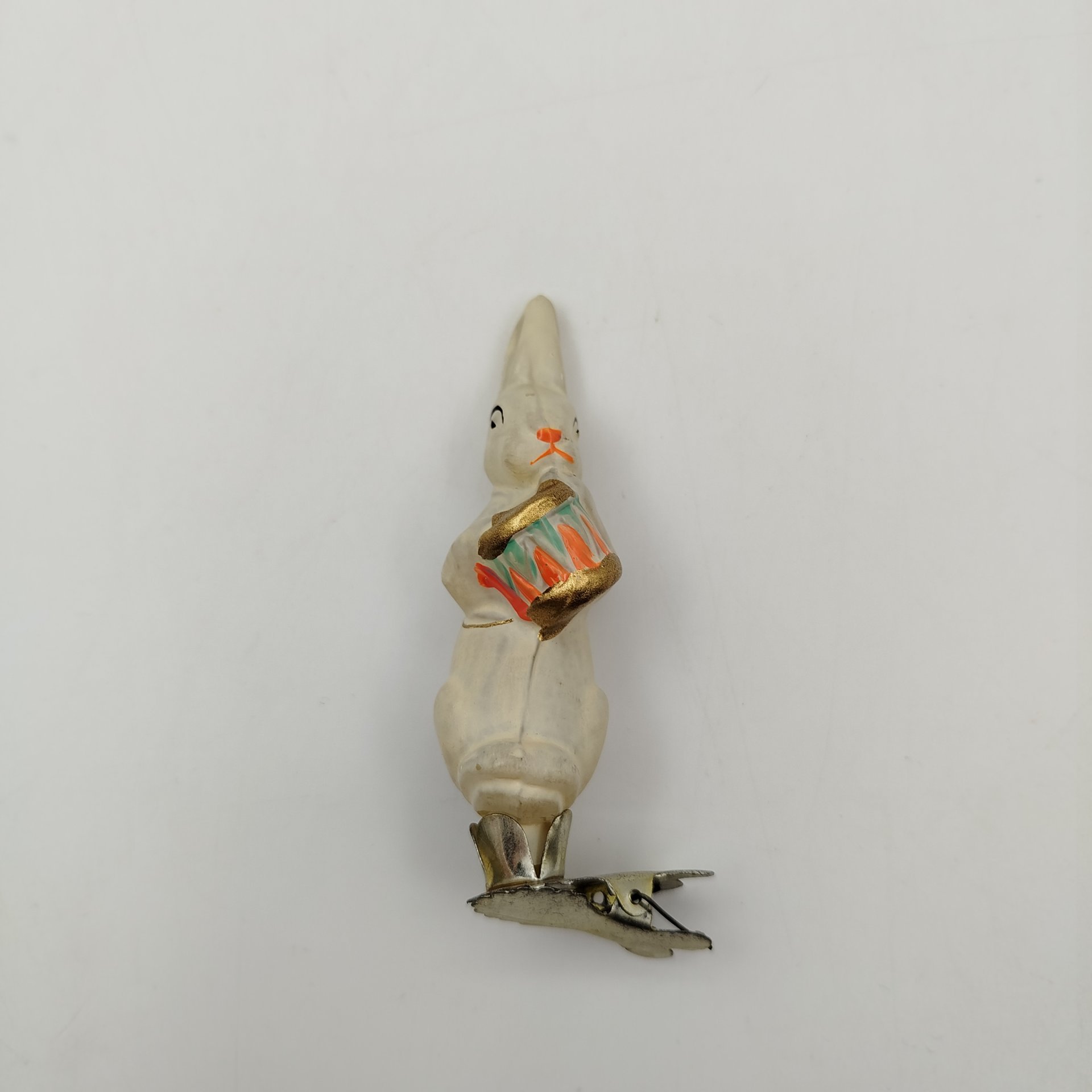 Елочная игрушка "Заяц" из набора "Доктор Айболит", художник Кузьмина Ю.Н., стекло, металл, роспись, золочение, СССР, 1950-1960 гг.