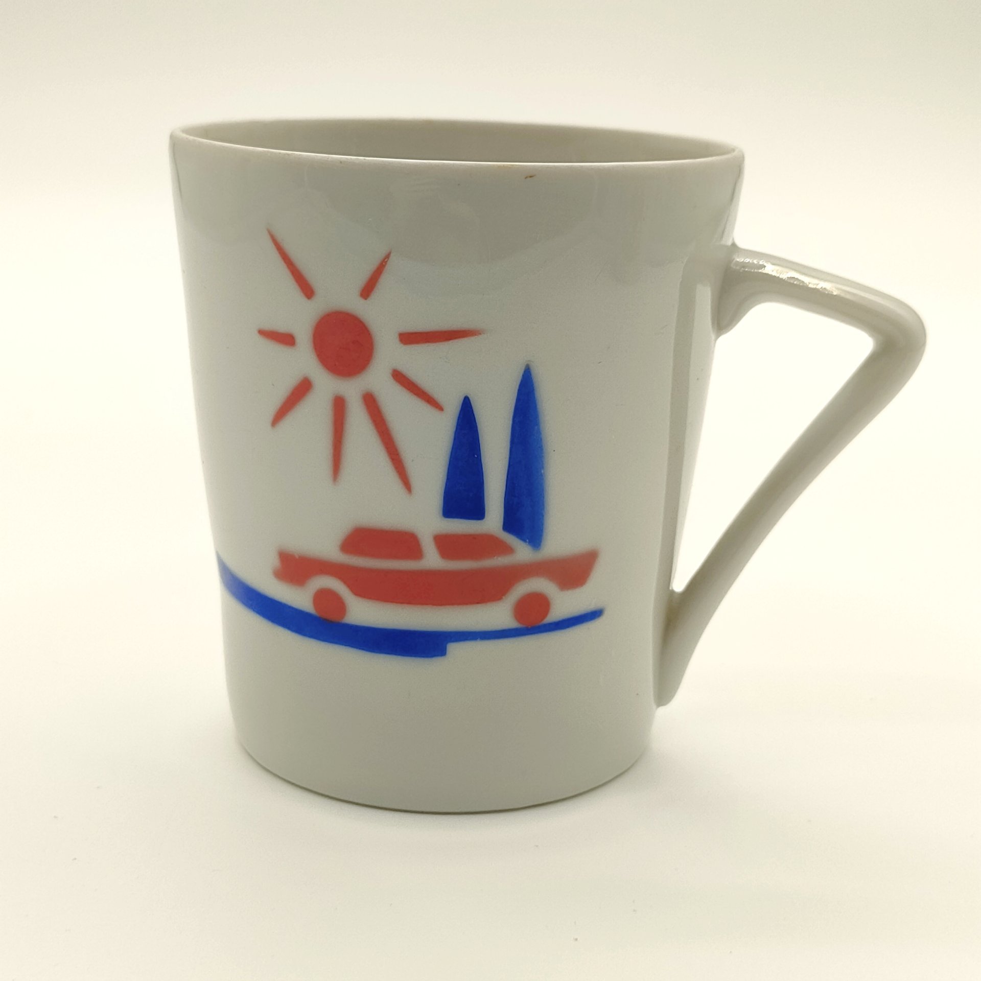 Бокал чайный/чашка с изображением автомобилей, фарфор, аэрография, Городницкий фарфоровый завод, СССР, 1962-1972 гг.