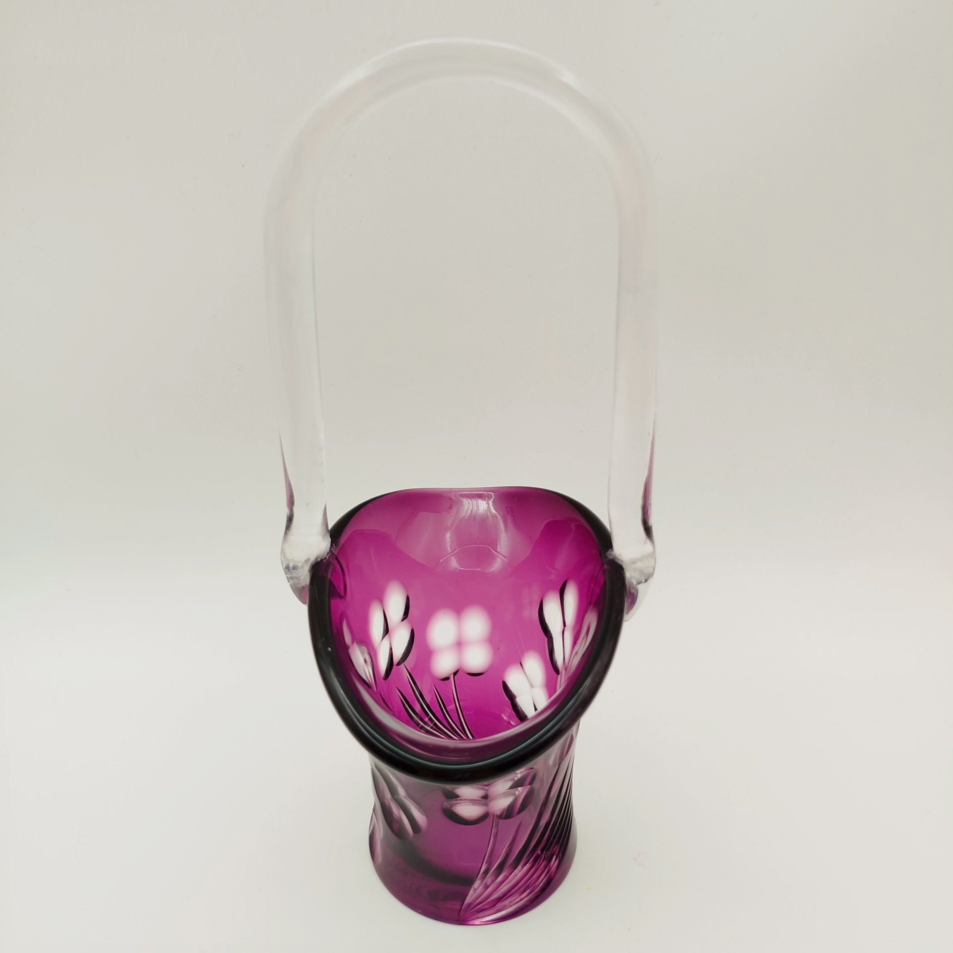 Конфетница в форме корзины фиолетового оттенка с резным растительным декором, хрусталь, резьба, Германия, 1970-1990 гг.