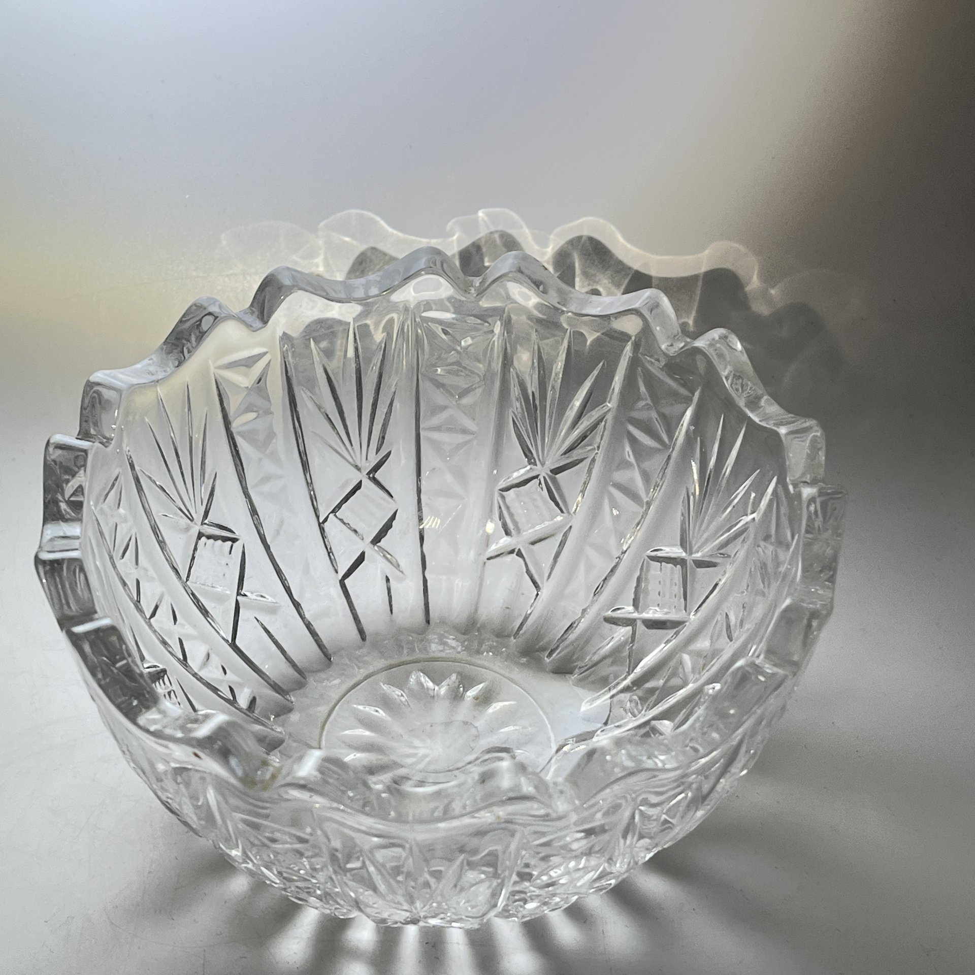 Салатник круглой формы с геометрическим декором, хрусталь, СССР, 1970-1990 гг.