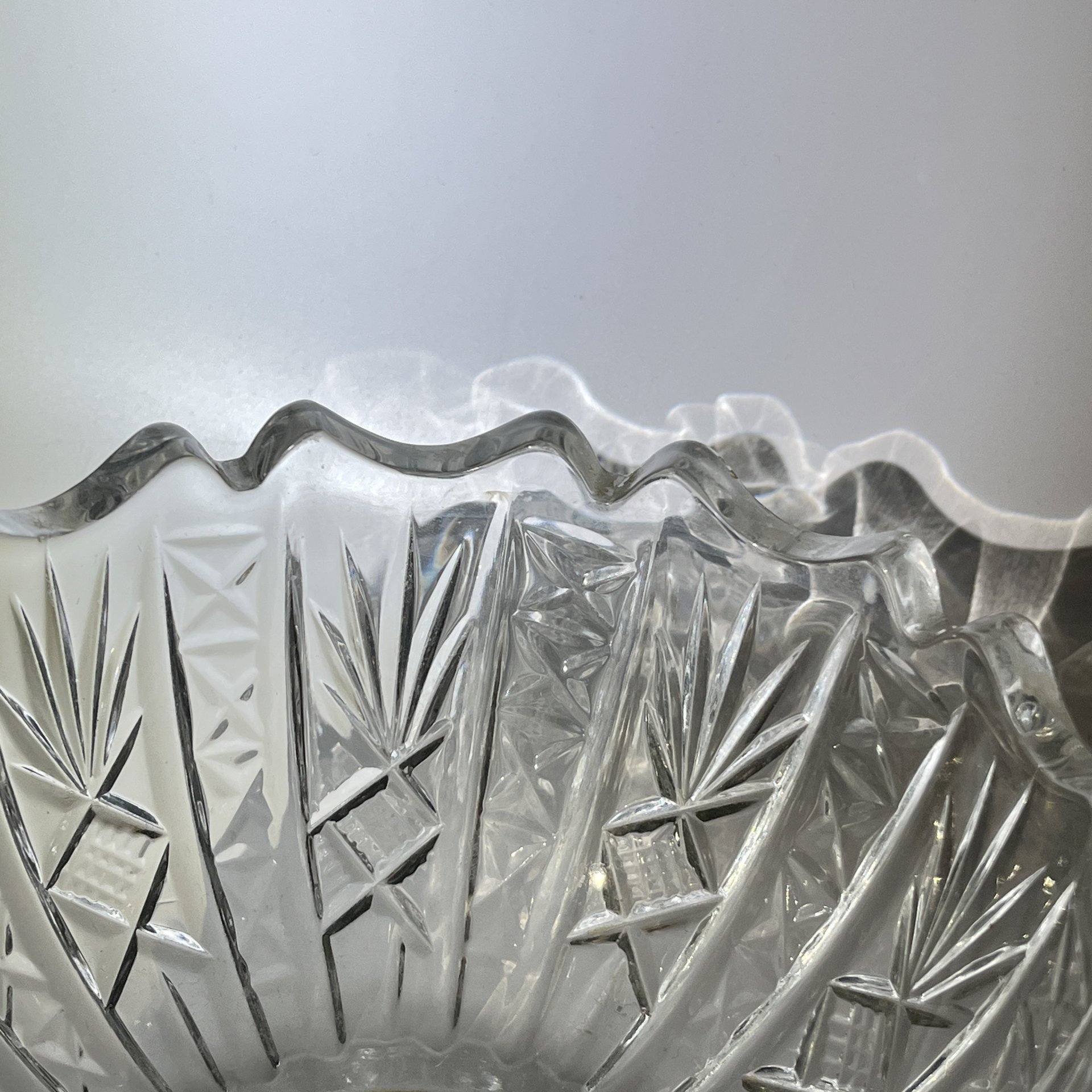 Салатник круглой формы с геометрическим декором, хрусталь, СССР, 1970-1990 гг.