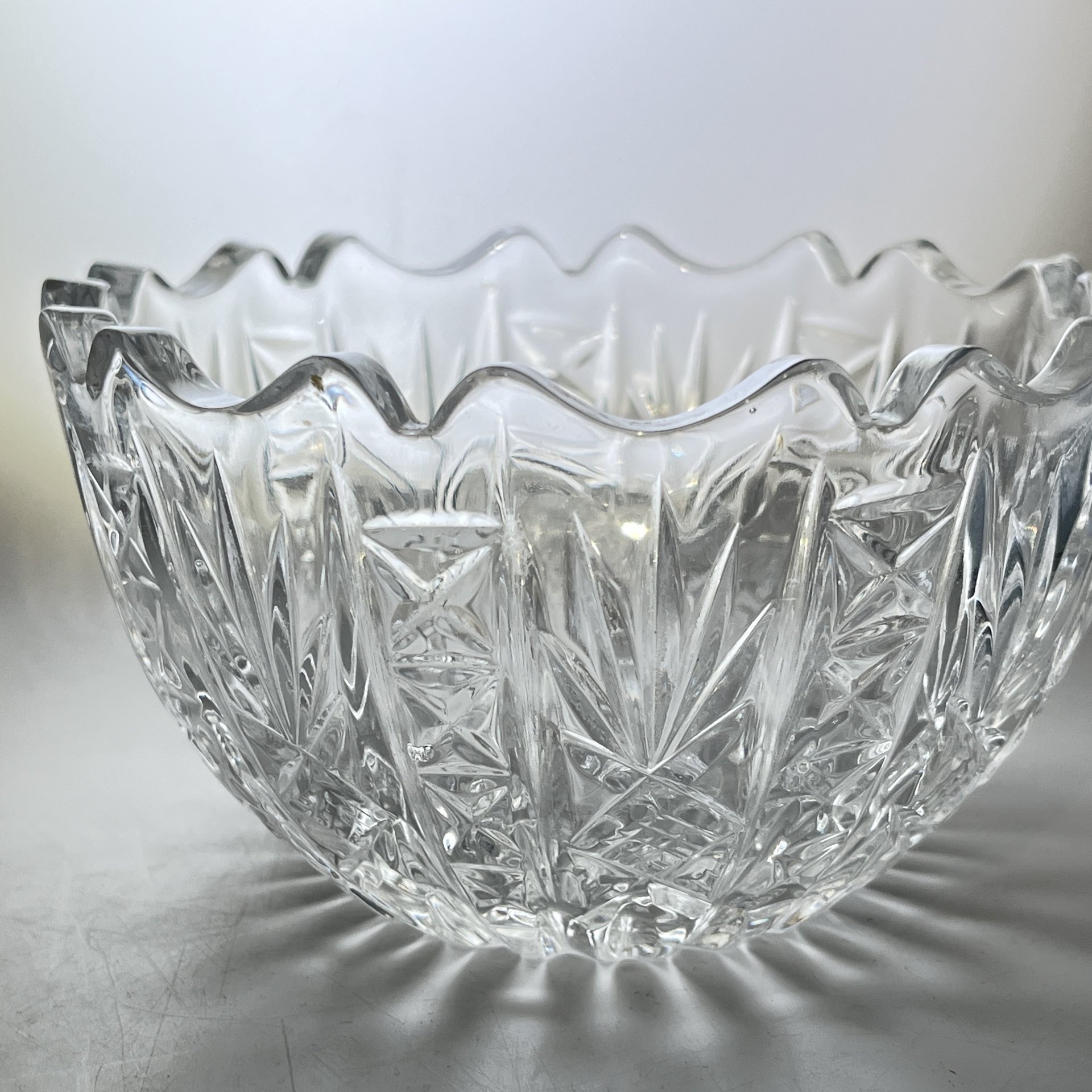 Салатник круглой формы с геометрическим декором, хрусталь, СССР, 1970-1990 гг.