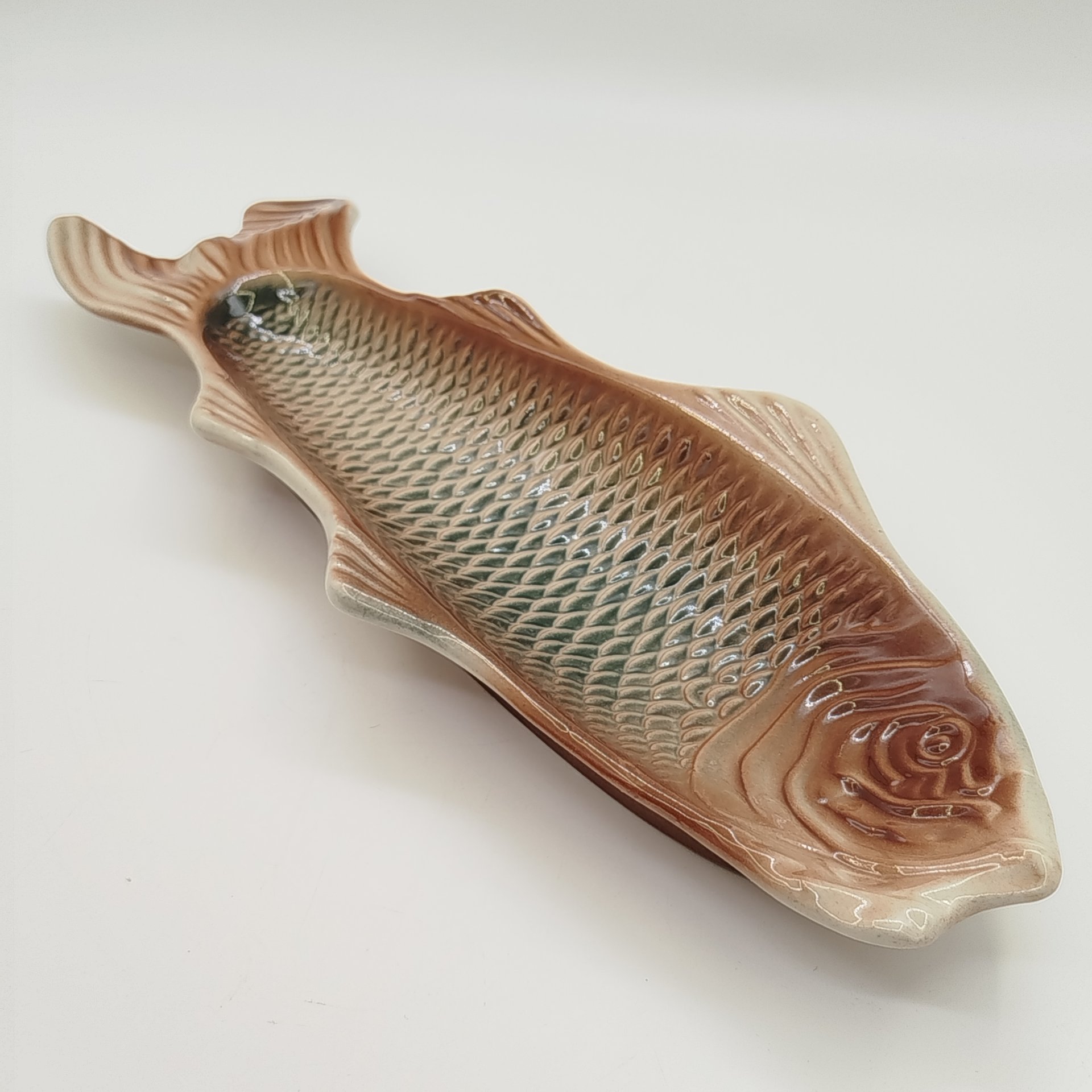 Селёдочница в форме рыбы