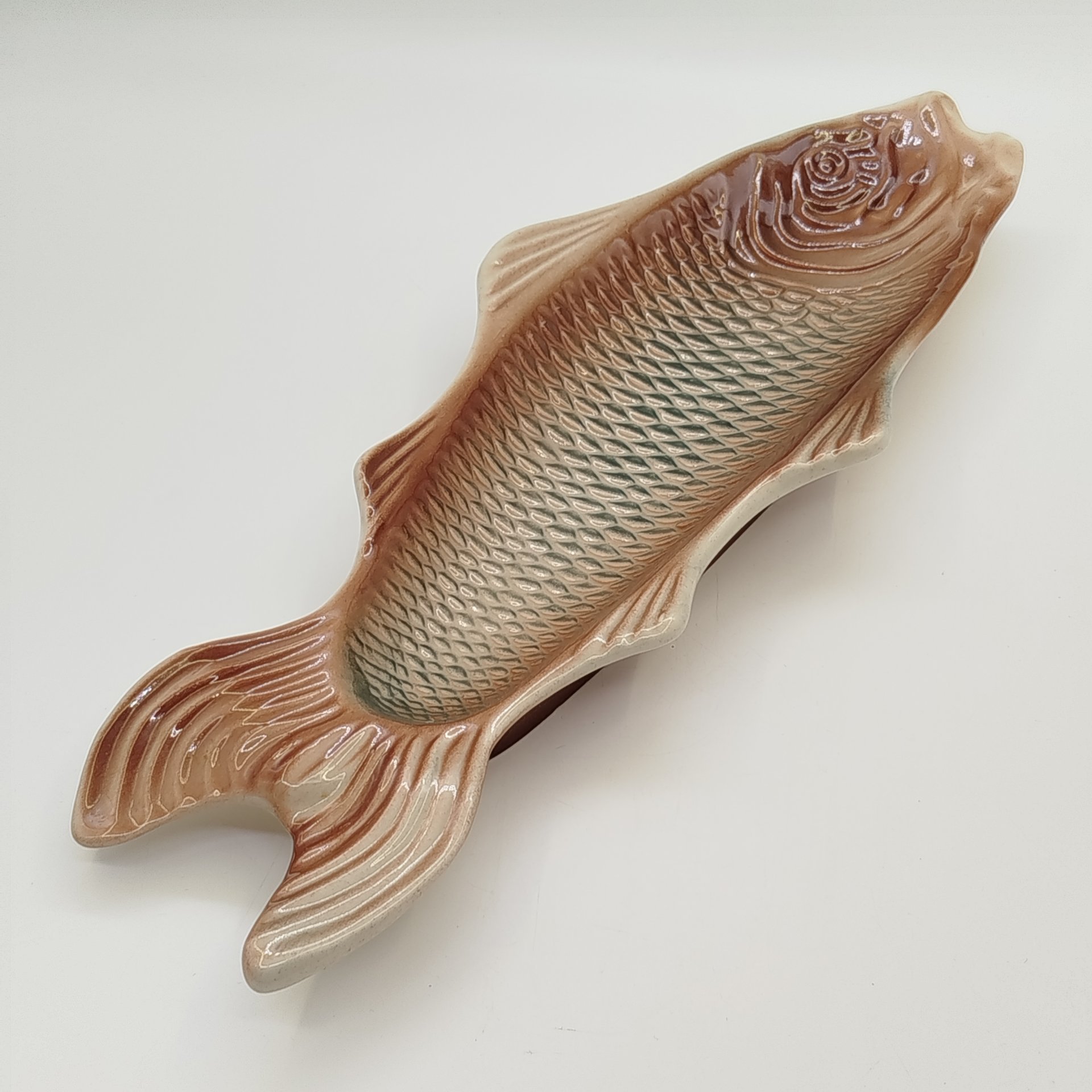 Селёдочница в форме рыбы