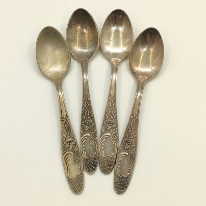 Набор из 4-х чайных ложек с цветочным декором (в подборе), мНЦ (медь-никель-цинк), Московский завод ювелирных и металлических изделий (МЮЗ), СССР, 1960-1990 гг.