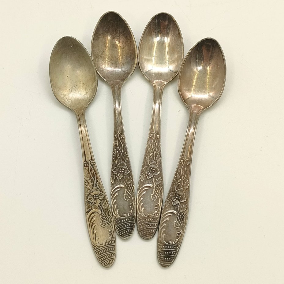 Набор из 4-х чайных ложек с цветочным декором (в подборе), мНЦ (медь-никель-цинк), Московский завод ювелирных и металлических изделий (МЮЗ), СССР, 1960-1990 гг.