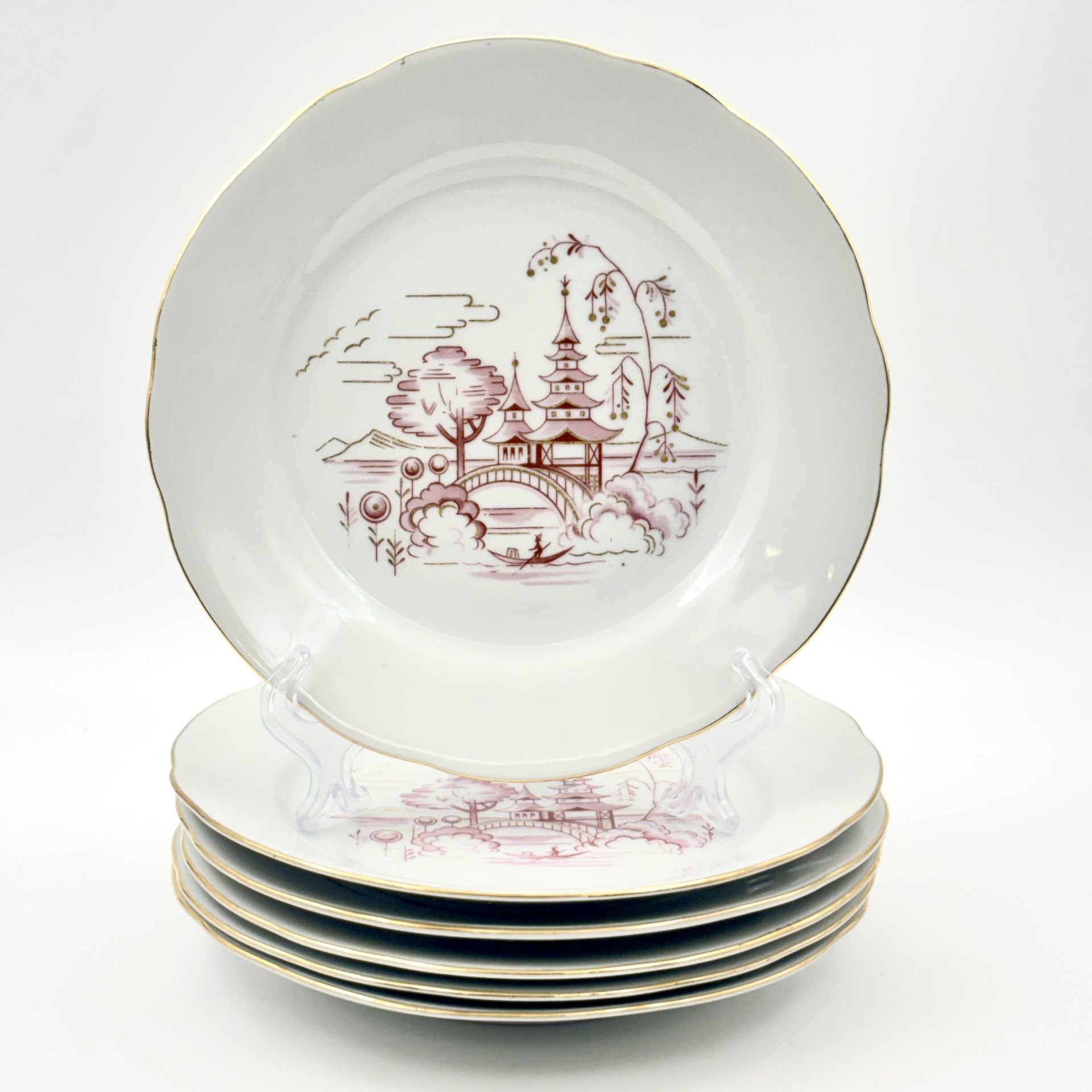 Набор из шести десертных тарелок в стиле шинуазри с декором в виде пагоды, фарфор, деколь, золочение, Könitz Porzellan, ГДР, 1954-1962 гг.