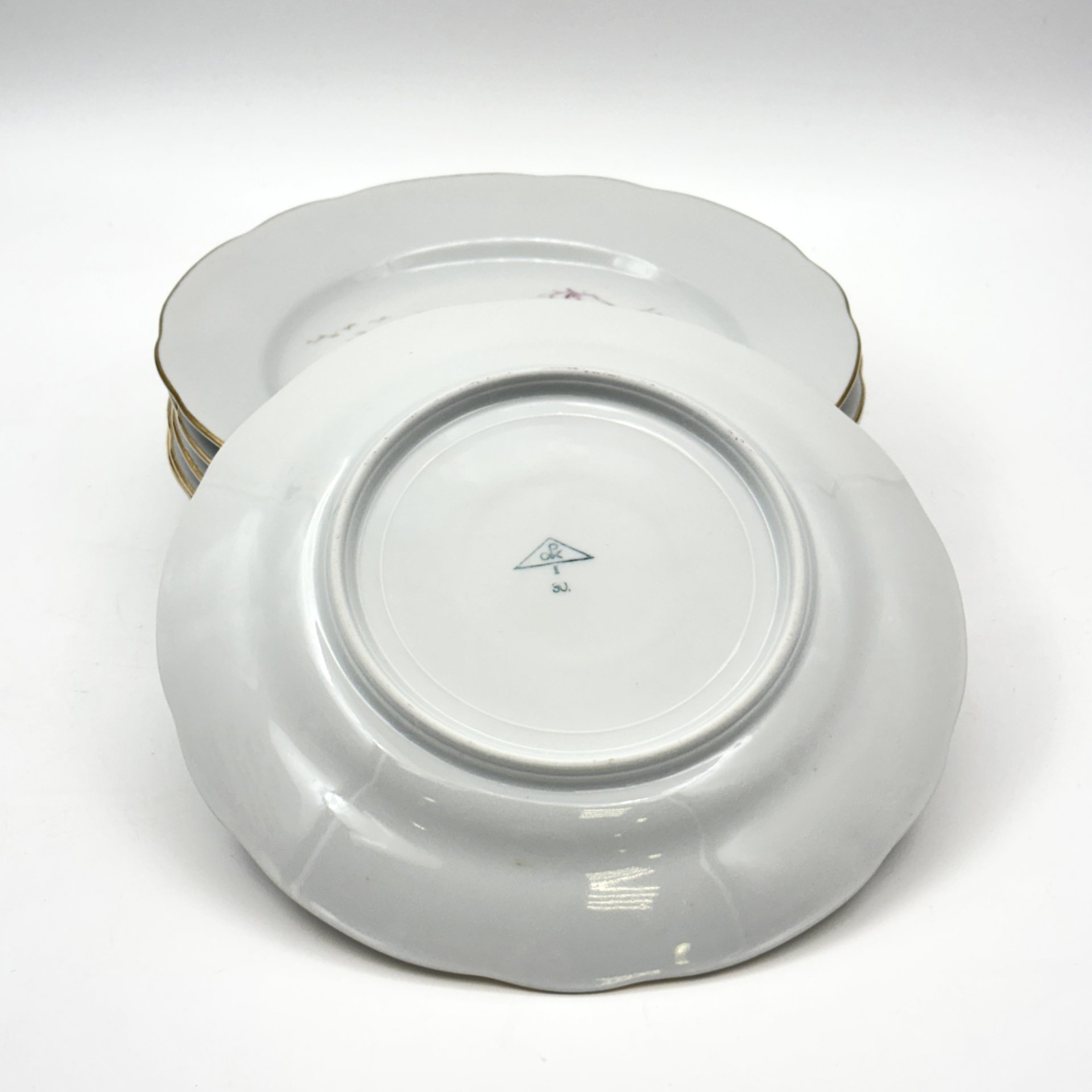 Набор из шести десертных тарелок в стиле шинуазри с декором в виде пагоды, фарфор, деколь, золочение, Könitz Porzellan, ГДР, 1954-1962 гг.