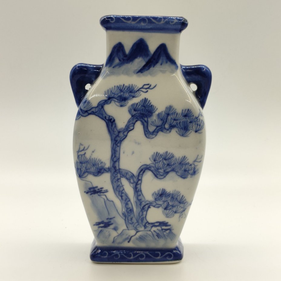 Ваза с пейзажным декором, фарфор, роспись, Китай, 1980-2000 гг.