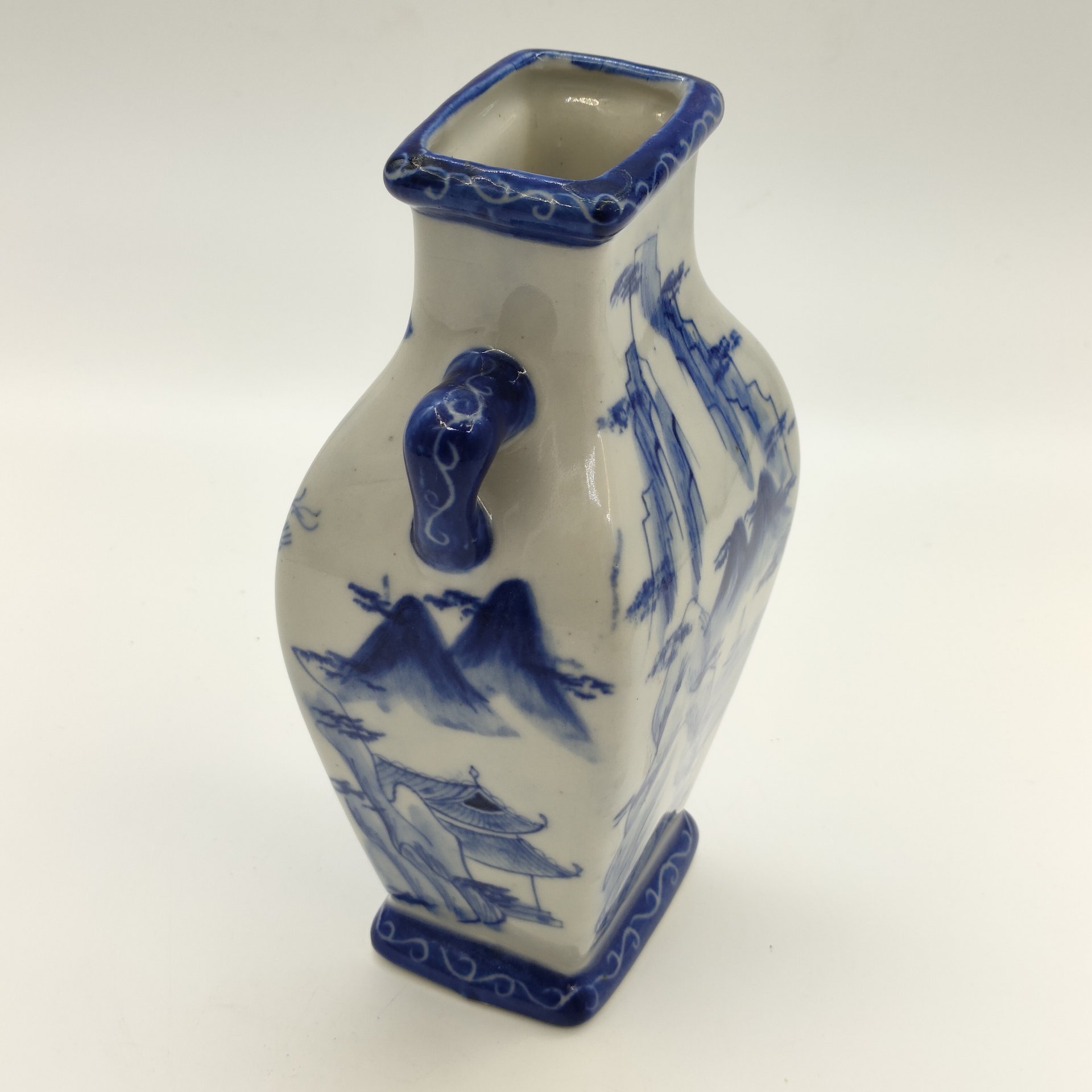 Ваза с пейзажным декором, фарфор, роспись, Китай, 1980-2000 гг.