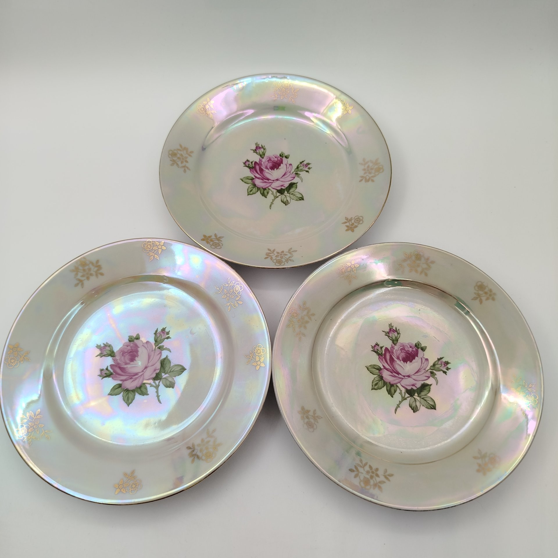Набор из 5-ти тарелок, украшенных цветочным декором, фарфор, люстр, деколь, золочение, Kahla, ГДР, 1968-1987 гг.