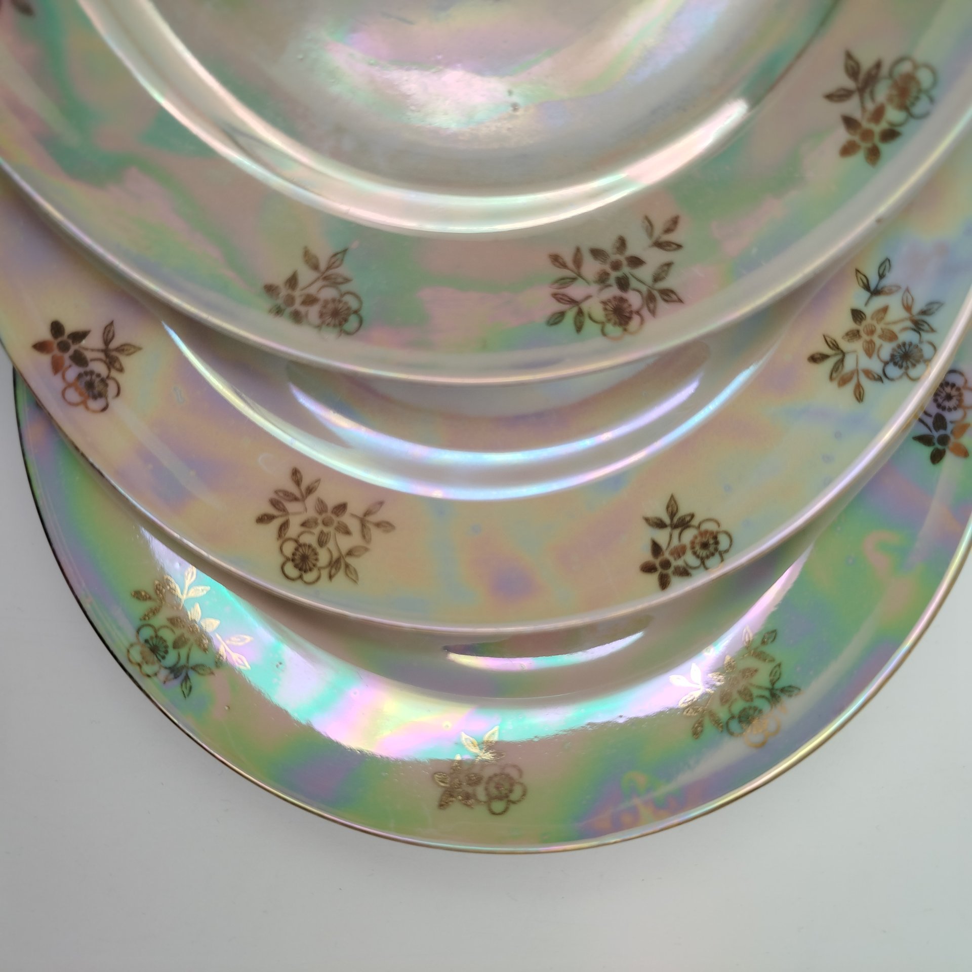 Набор из 5-ти тарелок, украшенных цветочным декором, фарфор, люстр, деколь, золочение, Kahla, ГДР, 1968-1987 гг.