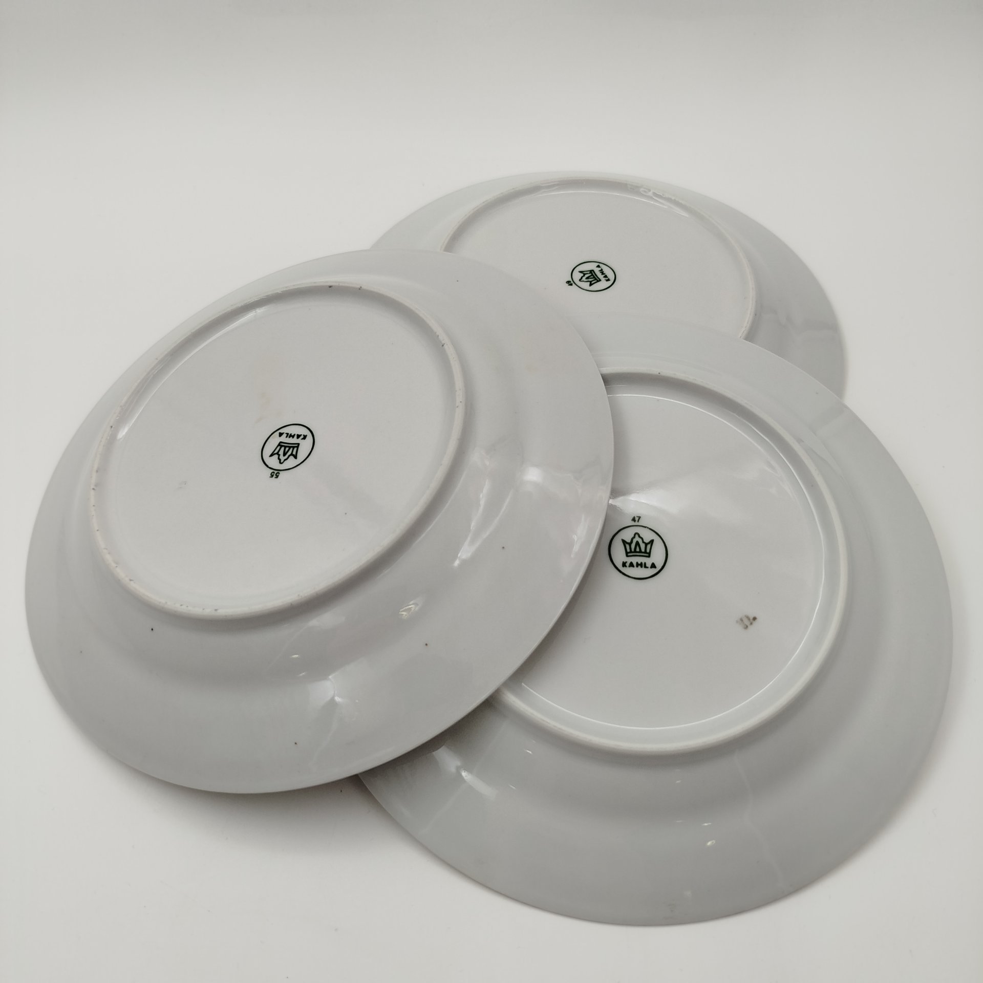 Набор из 5-ти тарелок, украшенных цветочным декором, фарфор, люстр, деколь, золочение, Kahla, ГДР, 1968-1987 гг.