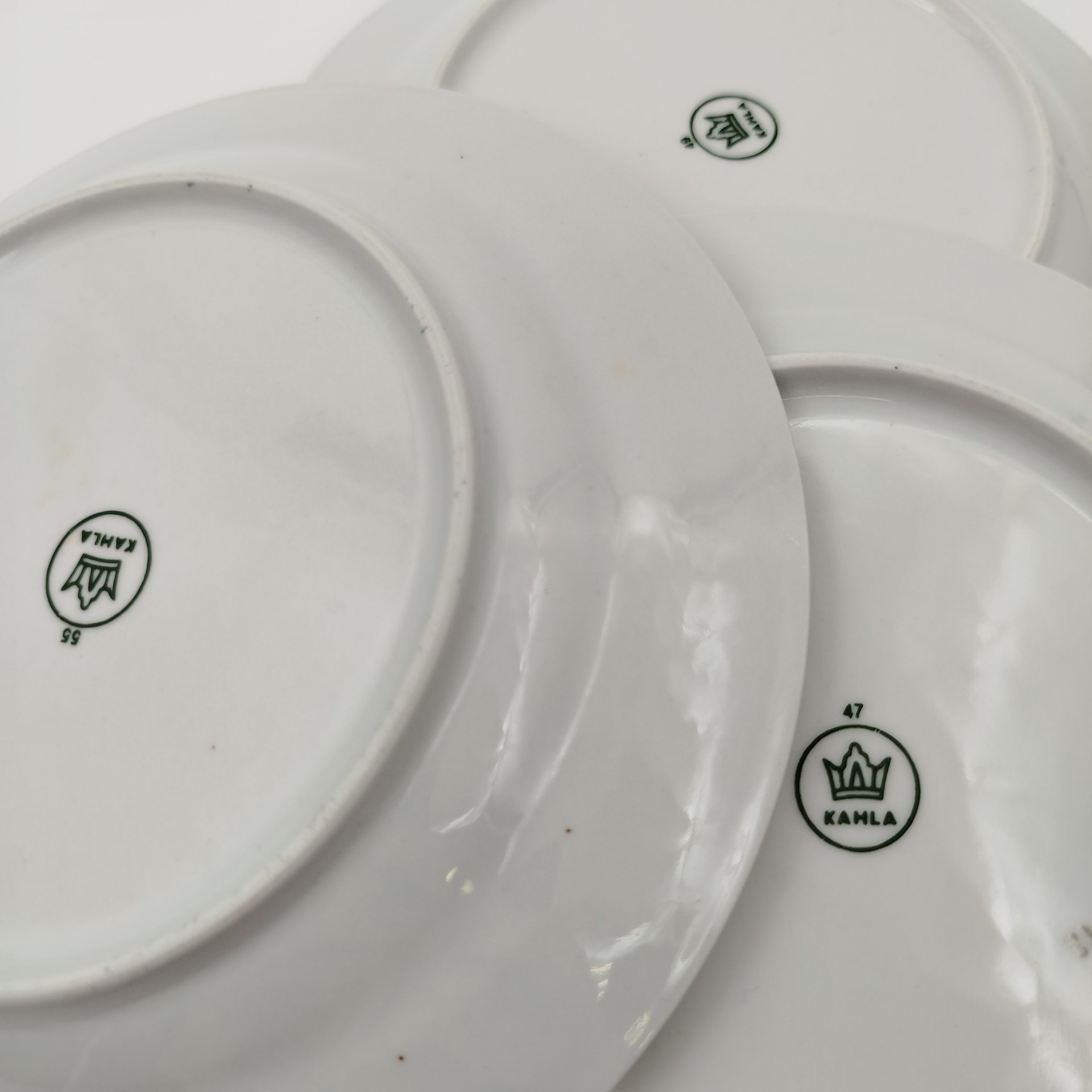 Набор из 5-ти тарелок, украшенных цветочным декором, фарфор, люстр, деколь, золочение, Kahla, ГДР, 1968-1987 гг.