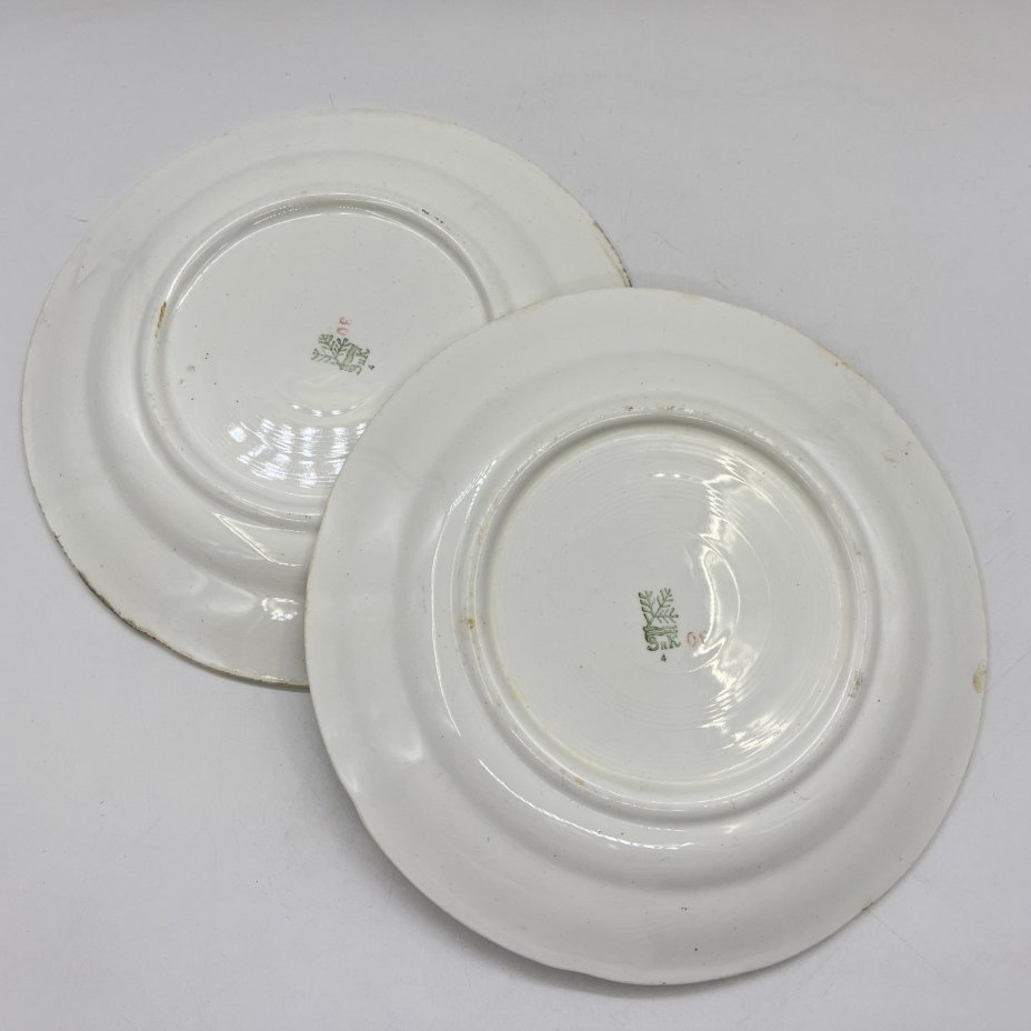 Пара тарелок с цветочным декором, фаянс, Конаковский фаянсовый завод им. М.И. Калинина (ЗиК Конаково), СССР, 1960-1990 гг.