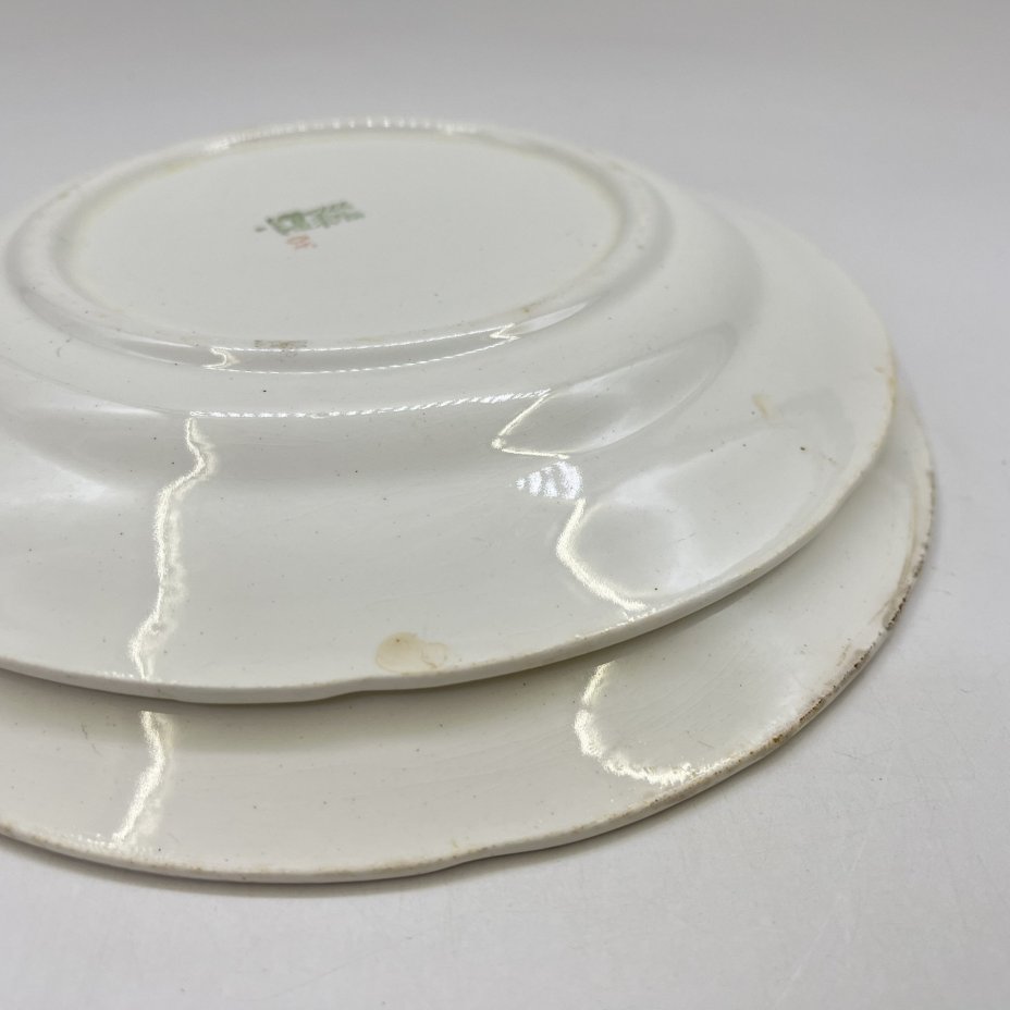 Пара тарелок с цветочным декором, фаянс, Конаковский фаянсовый завод им. М.И. Калинина (ЗиК Конаково), СССР, 1960-1990 гг.