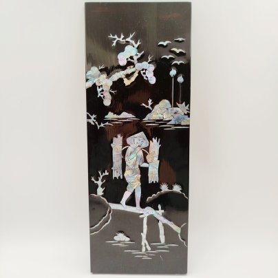 Панно настенное, украшенное изображением собирателя хвороста, папье-маше, перламутр, Азия, 1970-1990 гг.