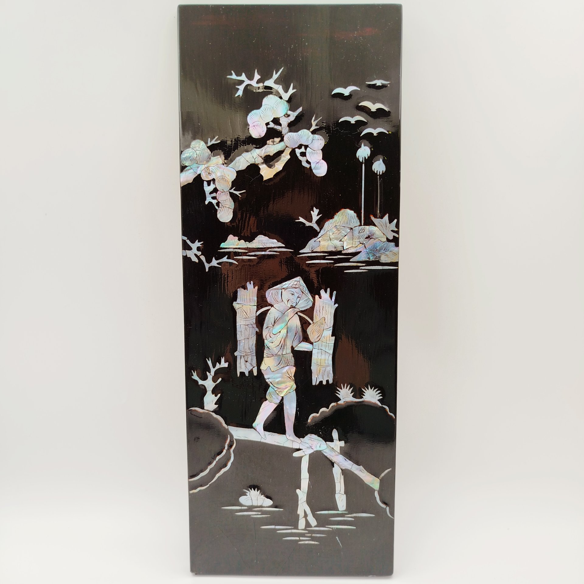 Панно настенное, украшенное изображением собирателя хвороста, папье-маше, перламутр, Азия, 1970-1990 гг.