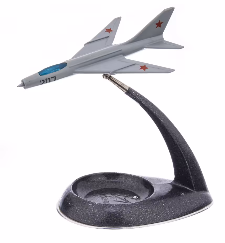 Пепельница с моделью самолета "Су-7", металл, пластик, СССР, 1970-1980 гг.