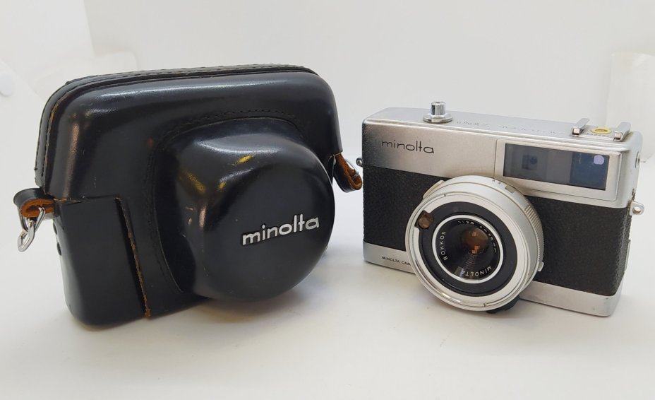 Фотоаппарат пленочный "Minolta Autopak 700" с объективом "Rokkor", металл, стекло, пластик, кожа, Minolta