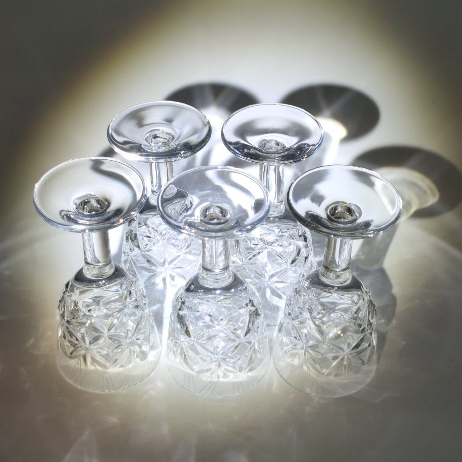 Набор из 5-ти рюмок "Комета", автор формы Е.В. Яновская, автор рисунка Х.М. Пыльд (Кяяр), хрусталь, алмазная грань, Ленинградский завод художественного стекла (ЛЗХС), СССР, 1970-1980 гг.