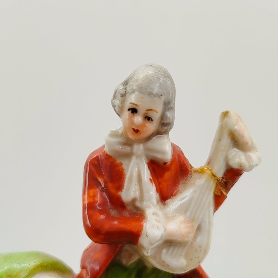 Статуэтка миниатюрная "Галантная сцена" ("Музицирование")