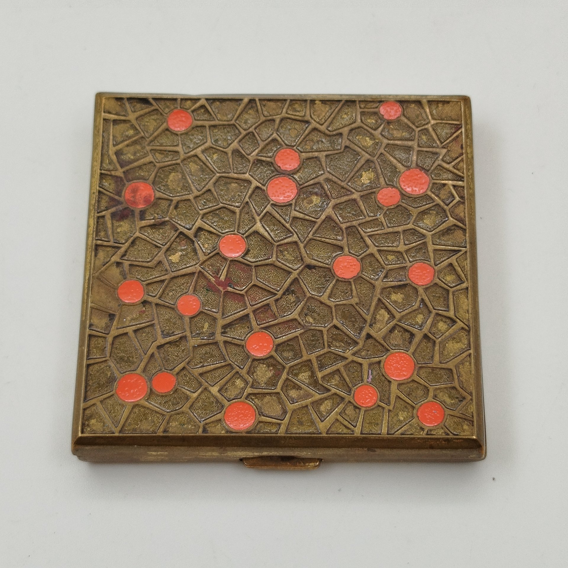 Пудреница винтажная квадратной формы