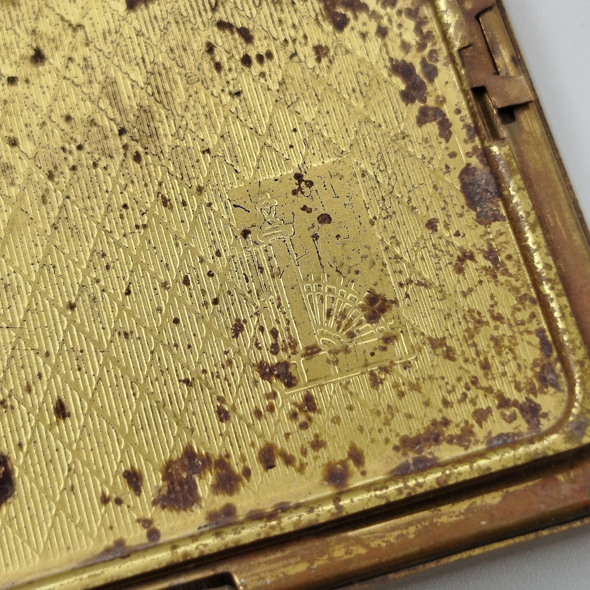 Пудреница винтажная квадратной формы