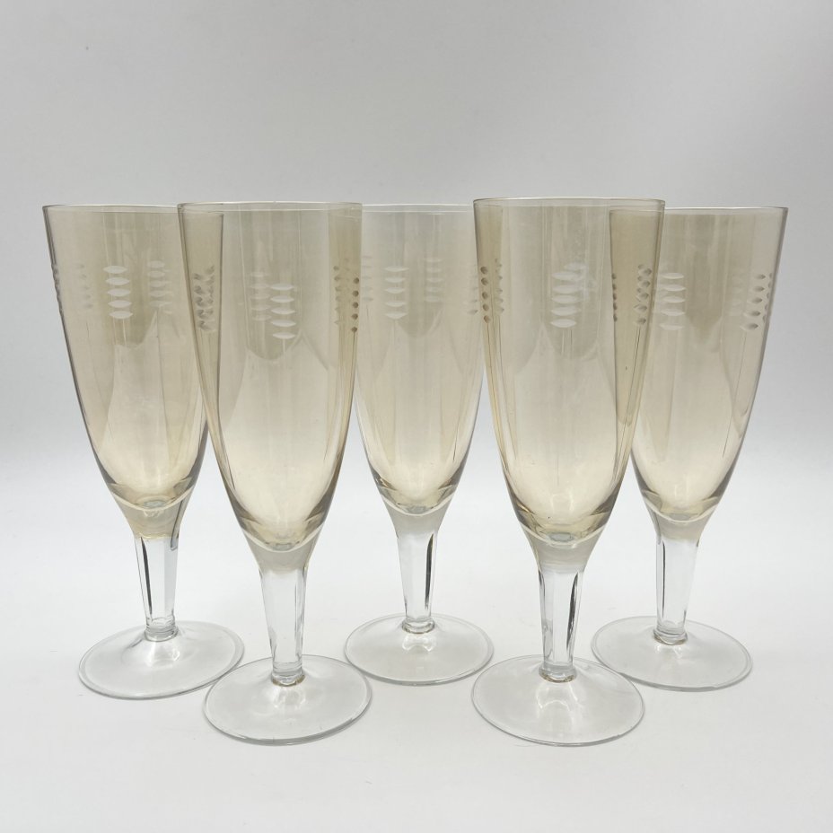 Набор из пяти фужеров жёлтого оттенка с лаконичным декором, цветное стекло, алмазная грань, СССР, 1970-1990 гг.