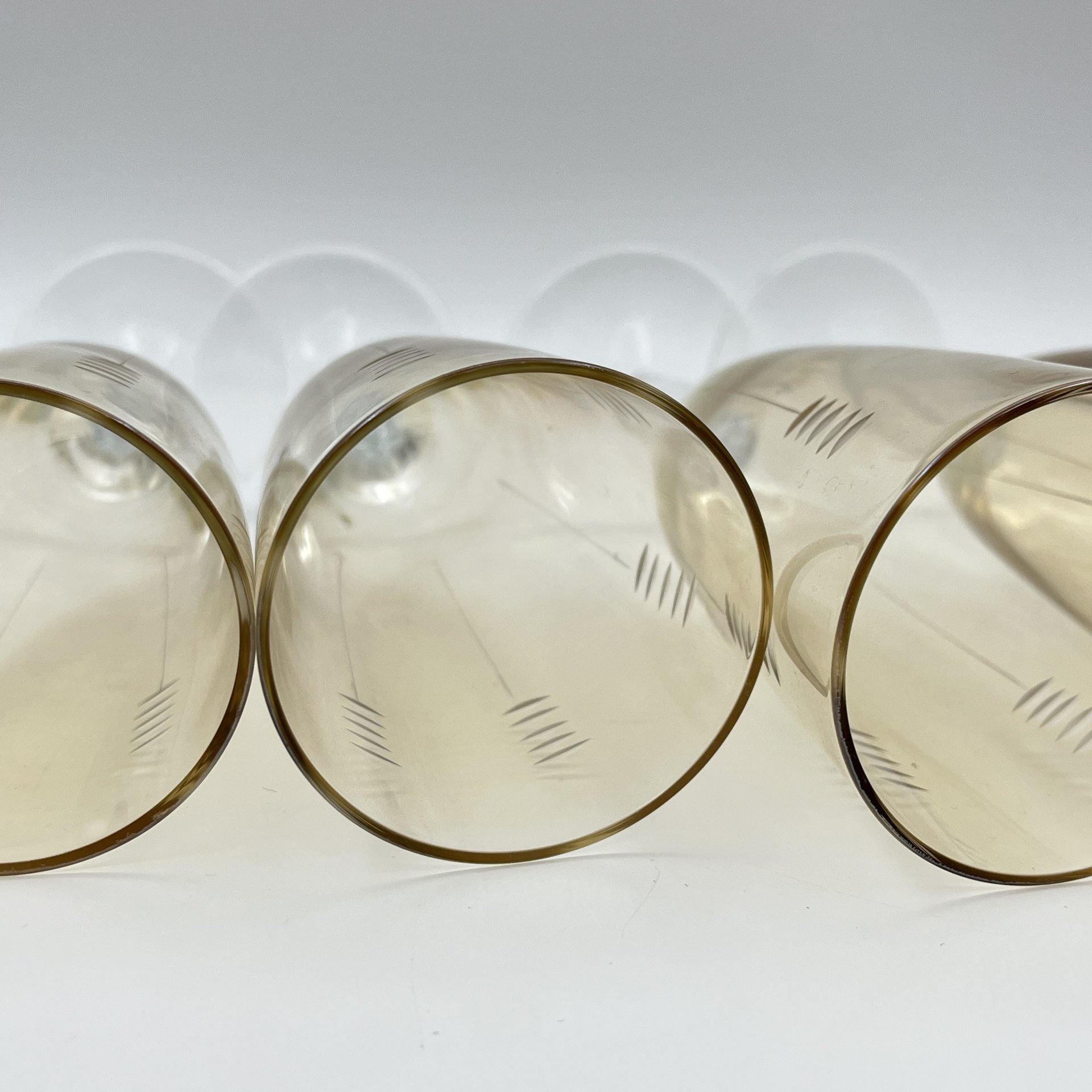 Набор из пяти фужеров жёлтого оттенка с лаконичным декором, цветное стекло, алмазная грань, СССР, 1970-1990 гг.