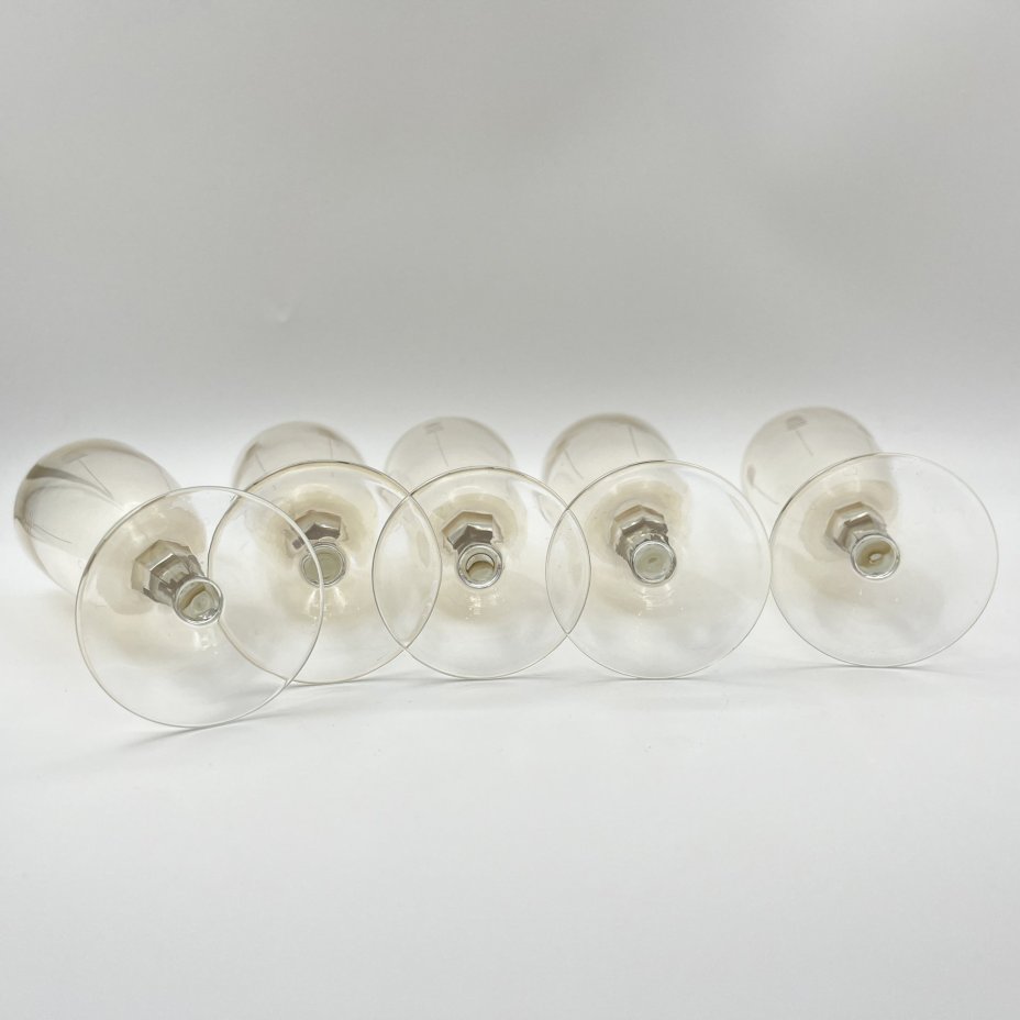 Набор из пяти фужеров жёлтого оттенка с лаконичным декором