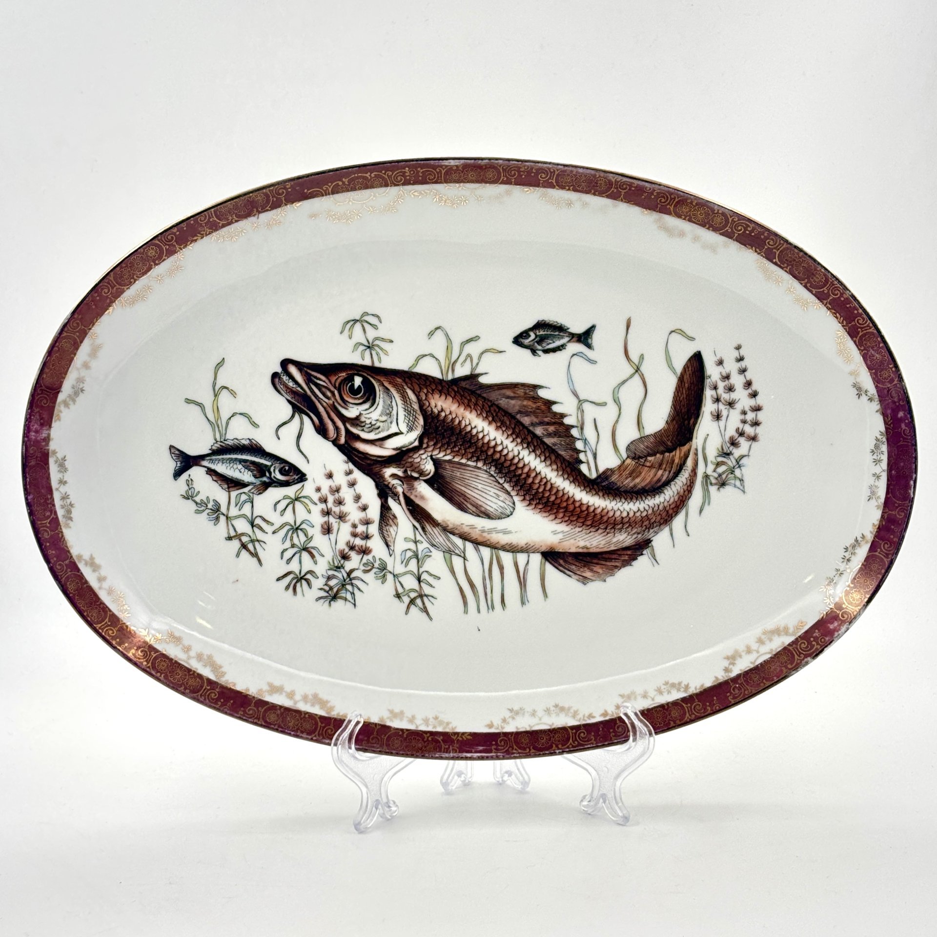 Блюдо овыльной формы, декорированное изображением рыб, фарфор, деколь, крытье, золочение, Seltmann Weiden, Бавария, 1950-1970 гг.