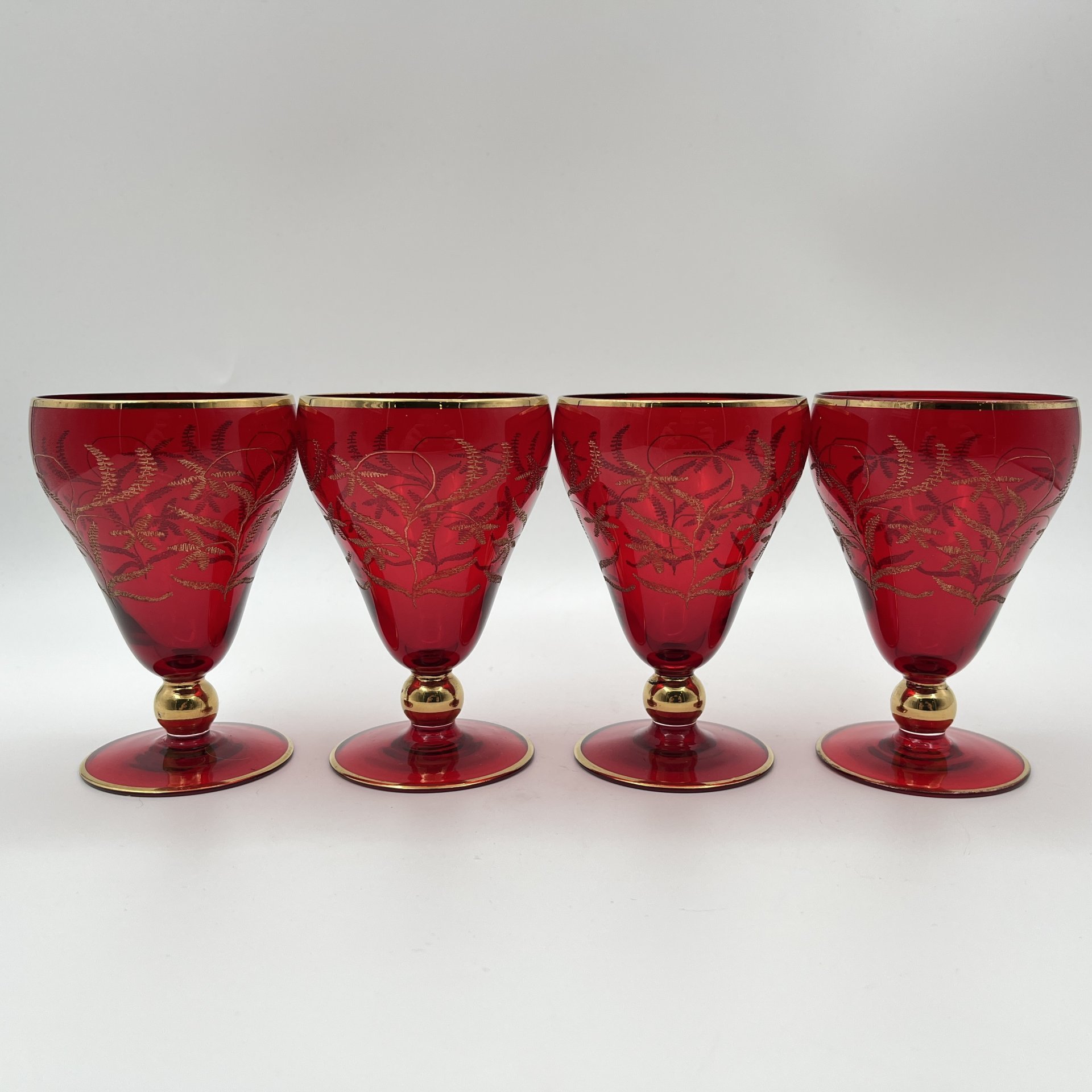 Набор из 4-х рюмок рубинового оттенка  "Золотой шар", цветное стекло, золочение, Чехословакия, 1960-1980 гг.