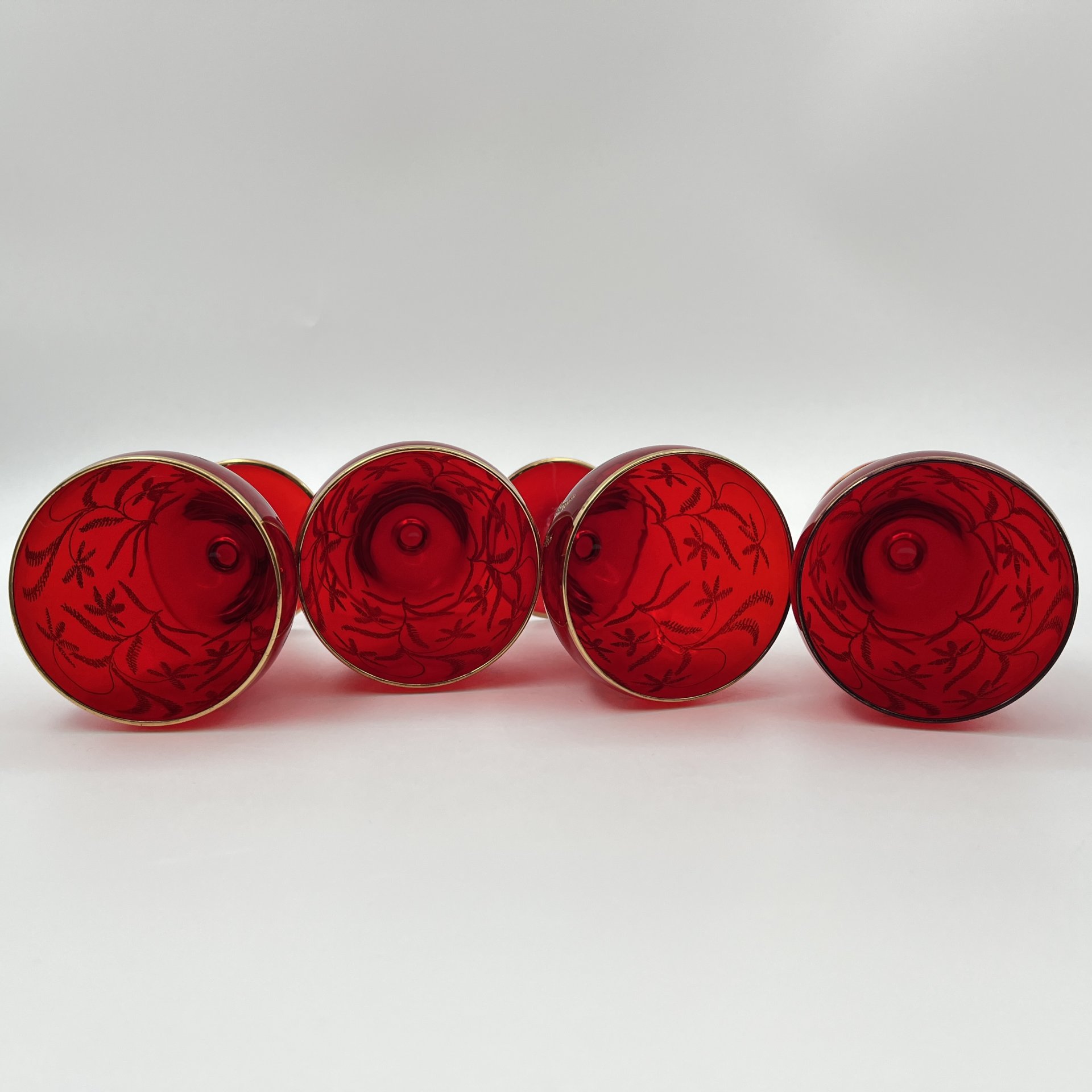 Набор из 4-х рюмок рубинового оттенка  "Золотой шар", цветное стекло, золочение, Чехословакия, 1960-1980 гг.