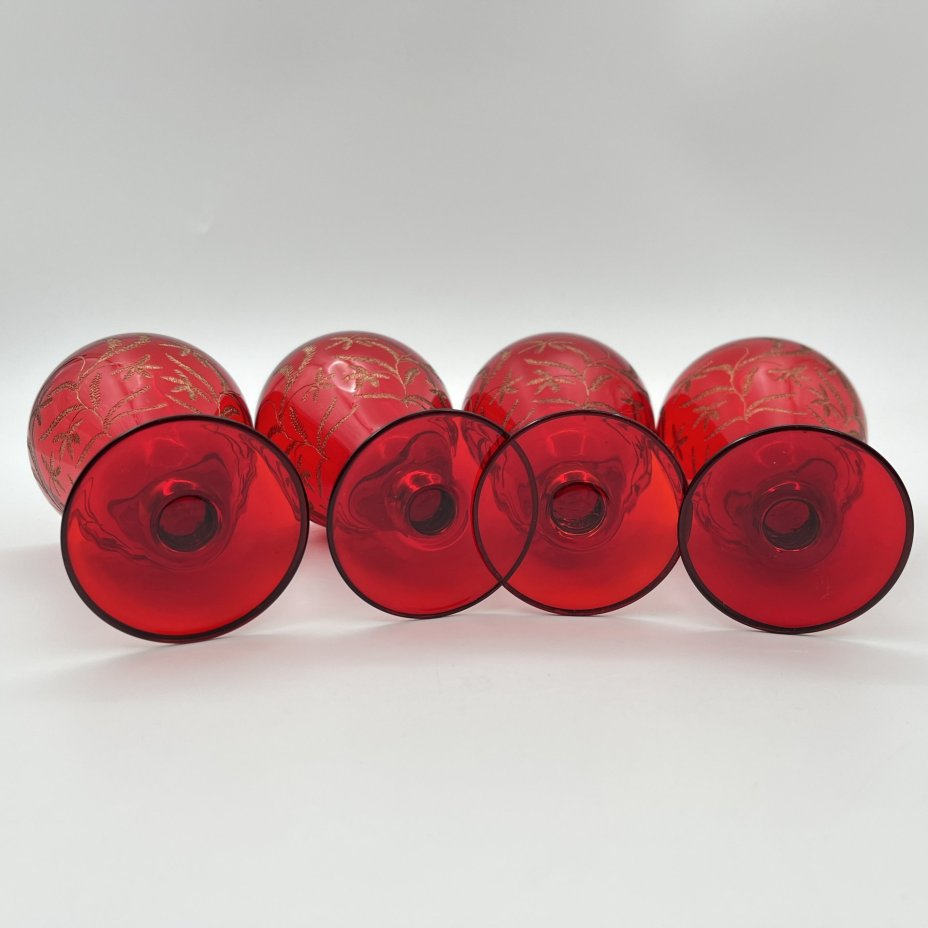 Набор из 4-х рюмок рубинового оттенка  "Золотой шар"