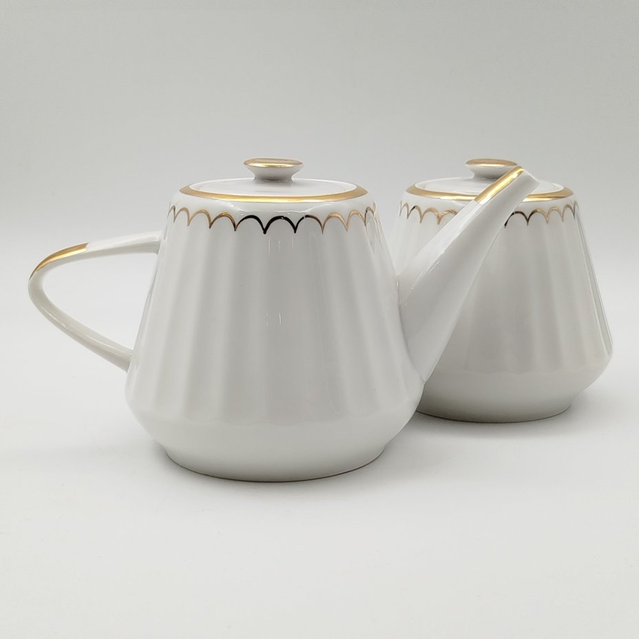 Чайник заварочный и сахарница с золотой лентой, форма "Каннелюрный", автор формы Ольшевский В.Н.