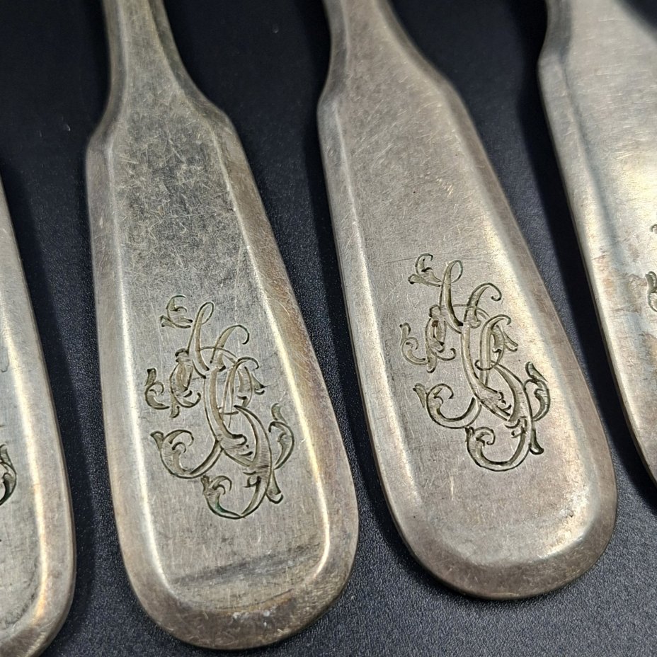 Набор из шести вилок с владельческими монограммами, металл, серебрение, Fraget (Фабрика серебряных и плакированных изделий Иосифа Фраже), Царство Польское, 1896-1914 гг.